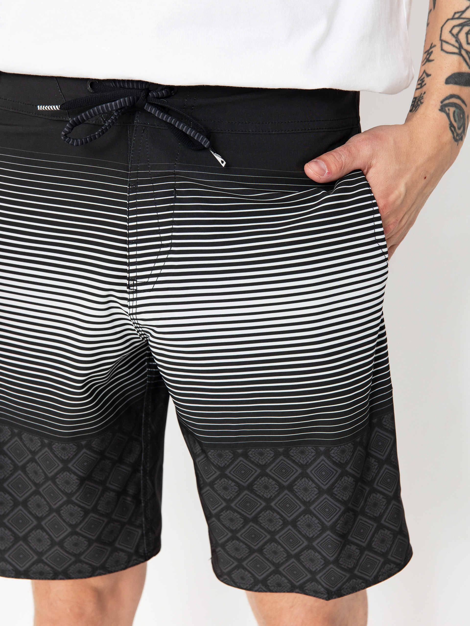 Volcom Lido Stripe Mod 20 Boardshorts (black)