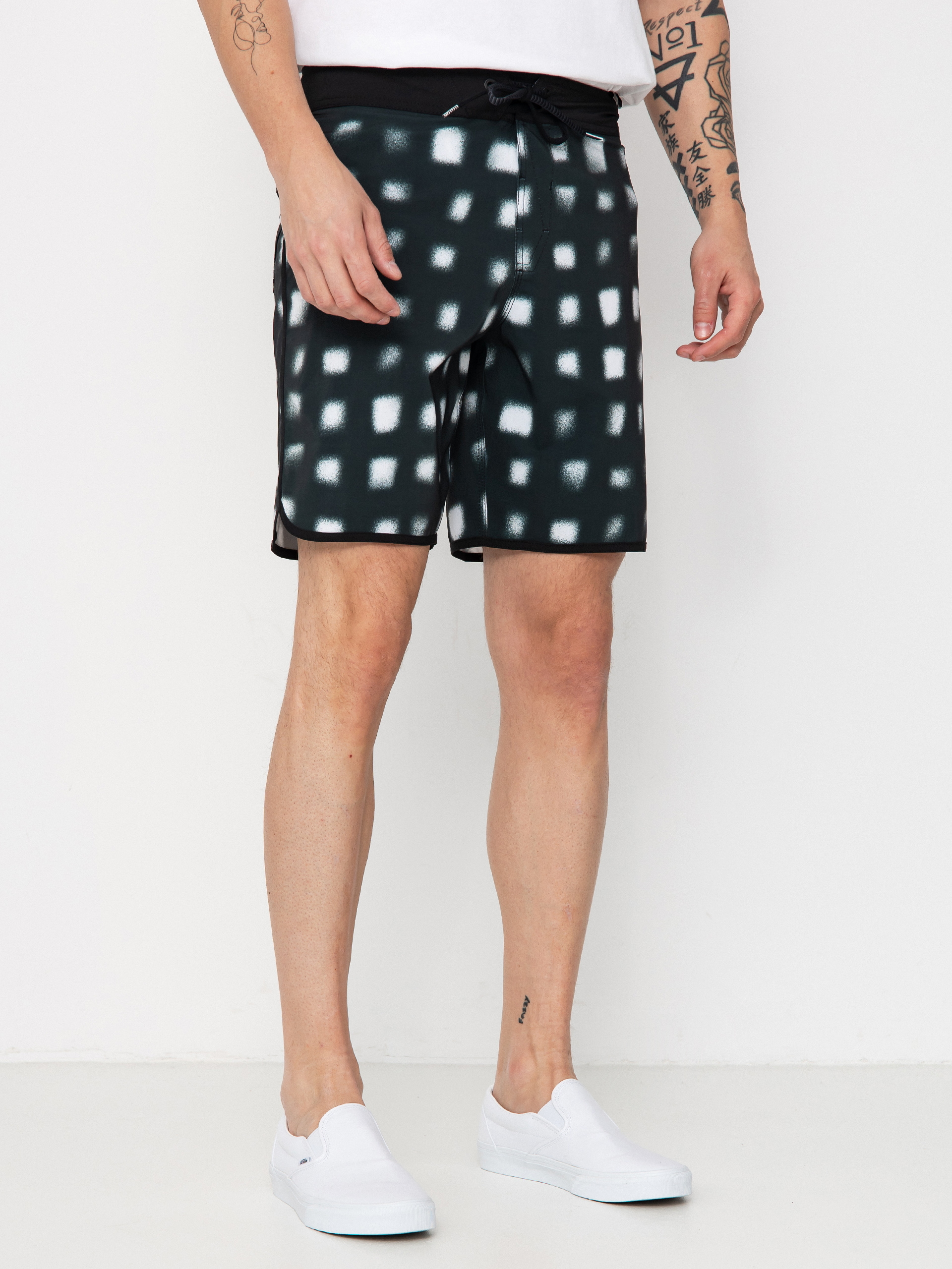 Volcom Infuse Scallop Mod 19 Boardshorts (black)