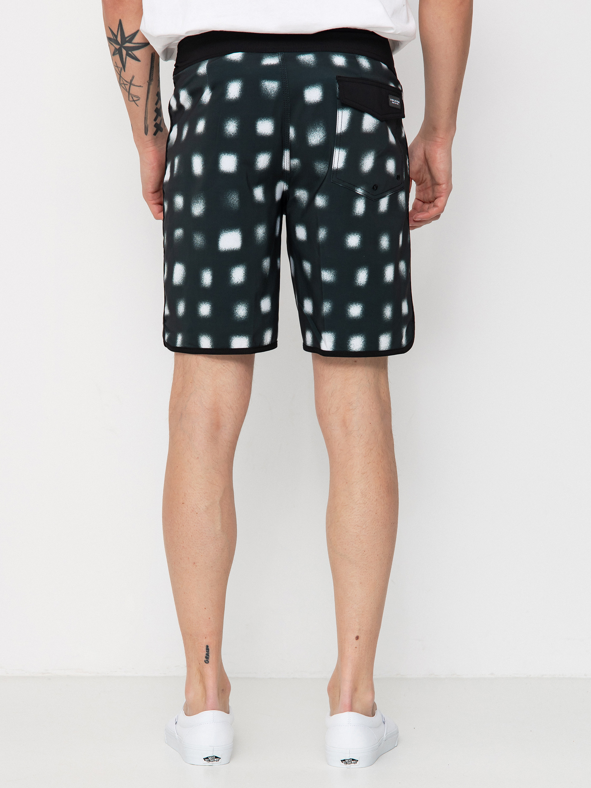 Volcom Infuse Scallop Mod 19 Boardshorts (black)