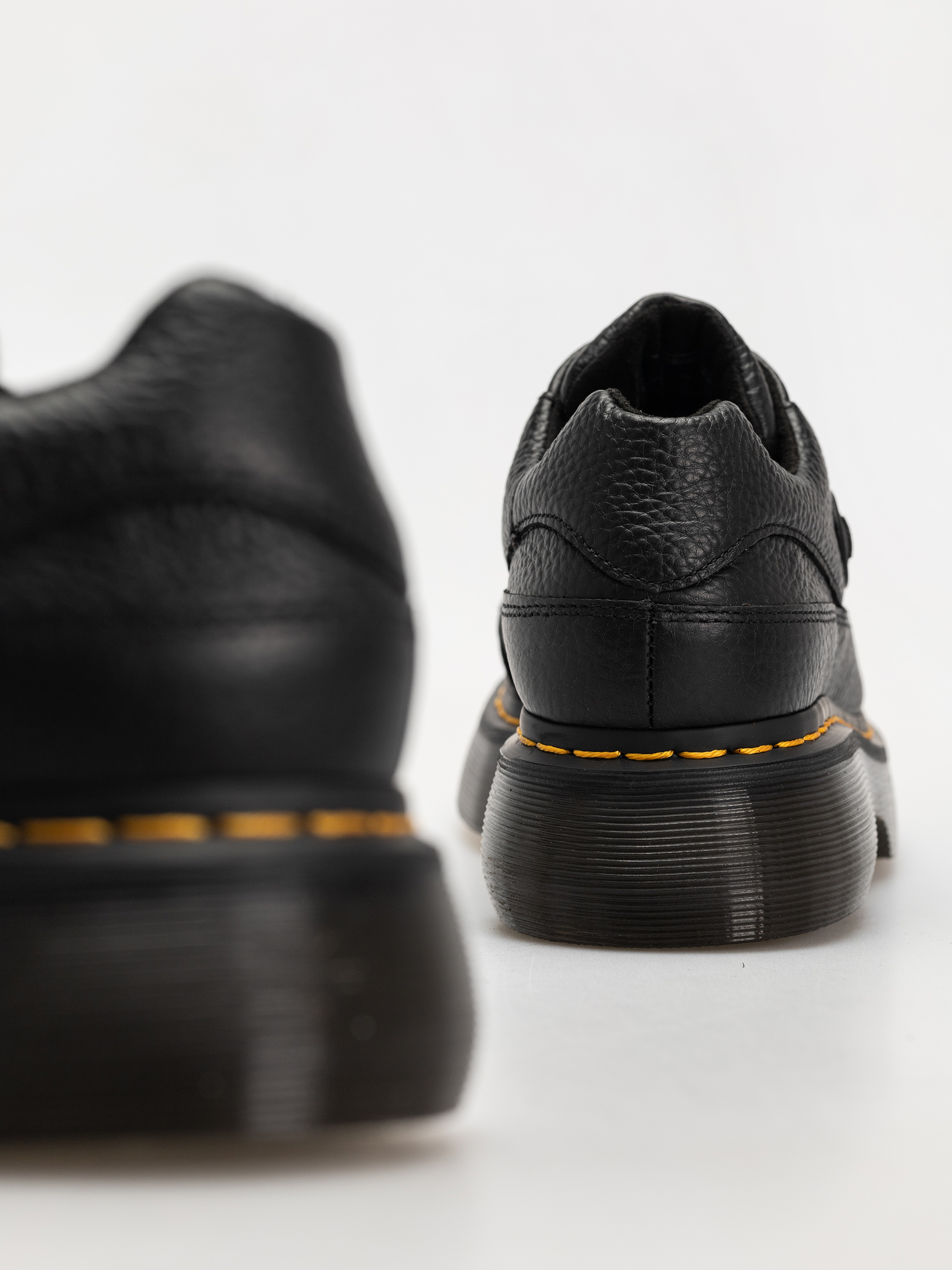 Dr. Martens Buzz 5 Eye Wmn Shoes (black milled nappa)