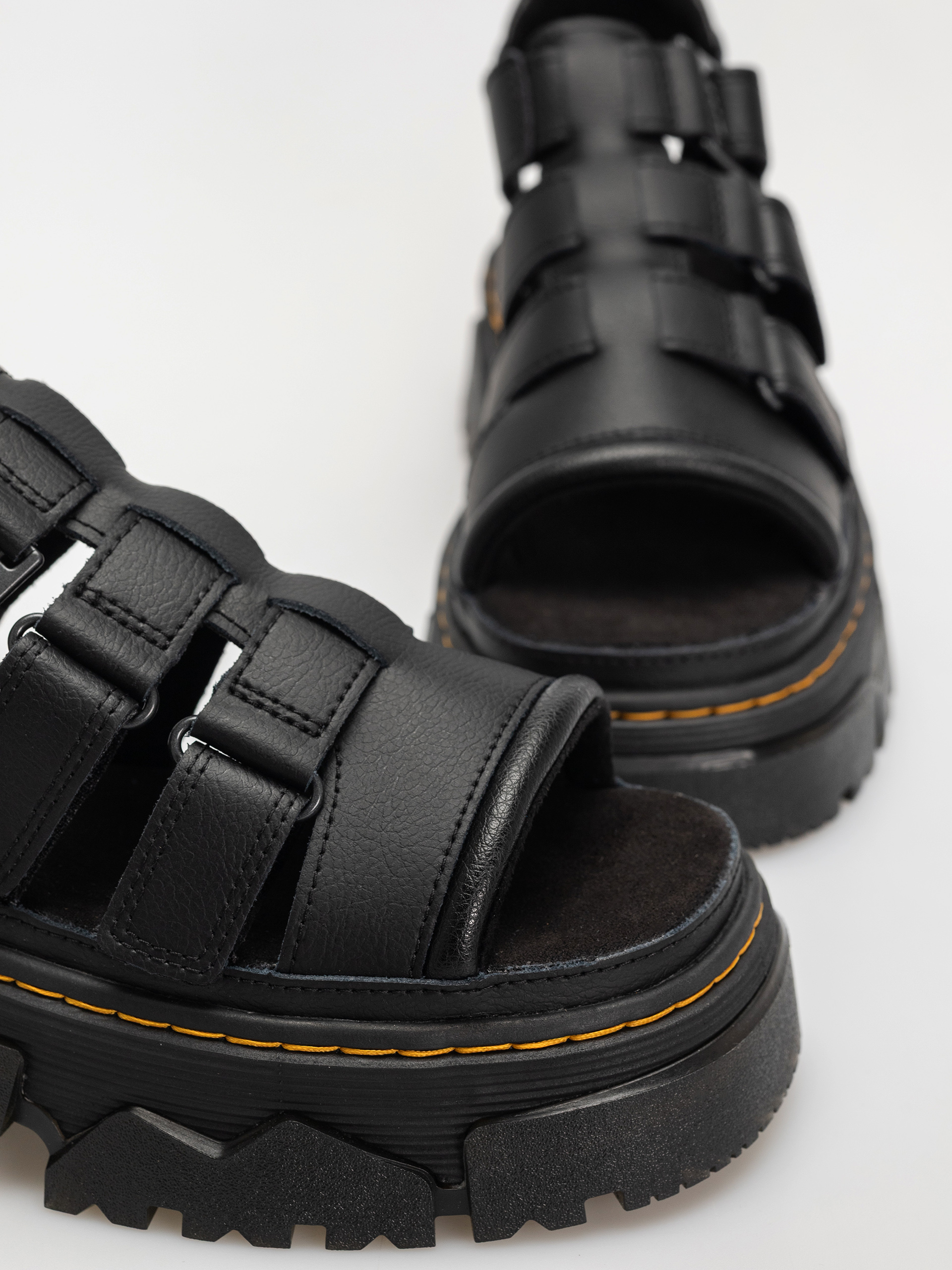Dr. Martens Mattison 3 Strap Wmn Sandals (black athena)