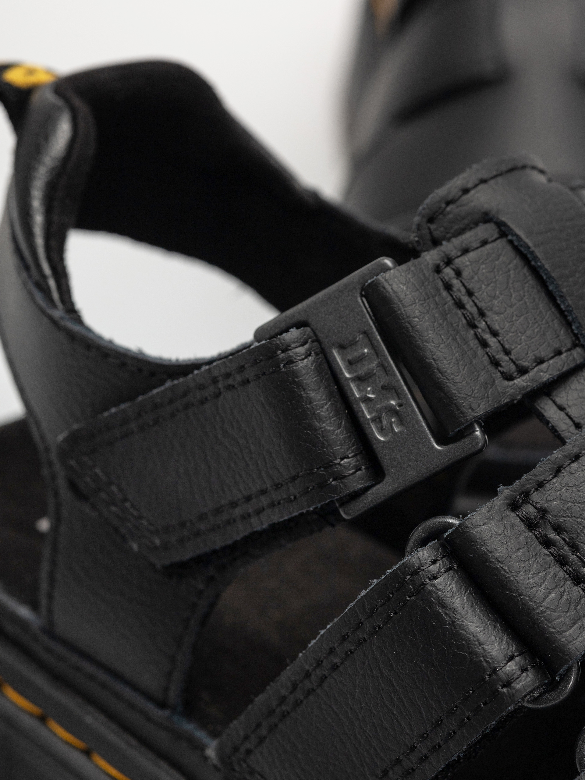 Dr. Martens Mattison 3 Strap Wmn Sandals (black athena)