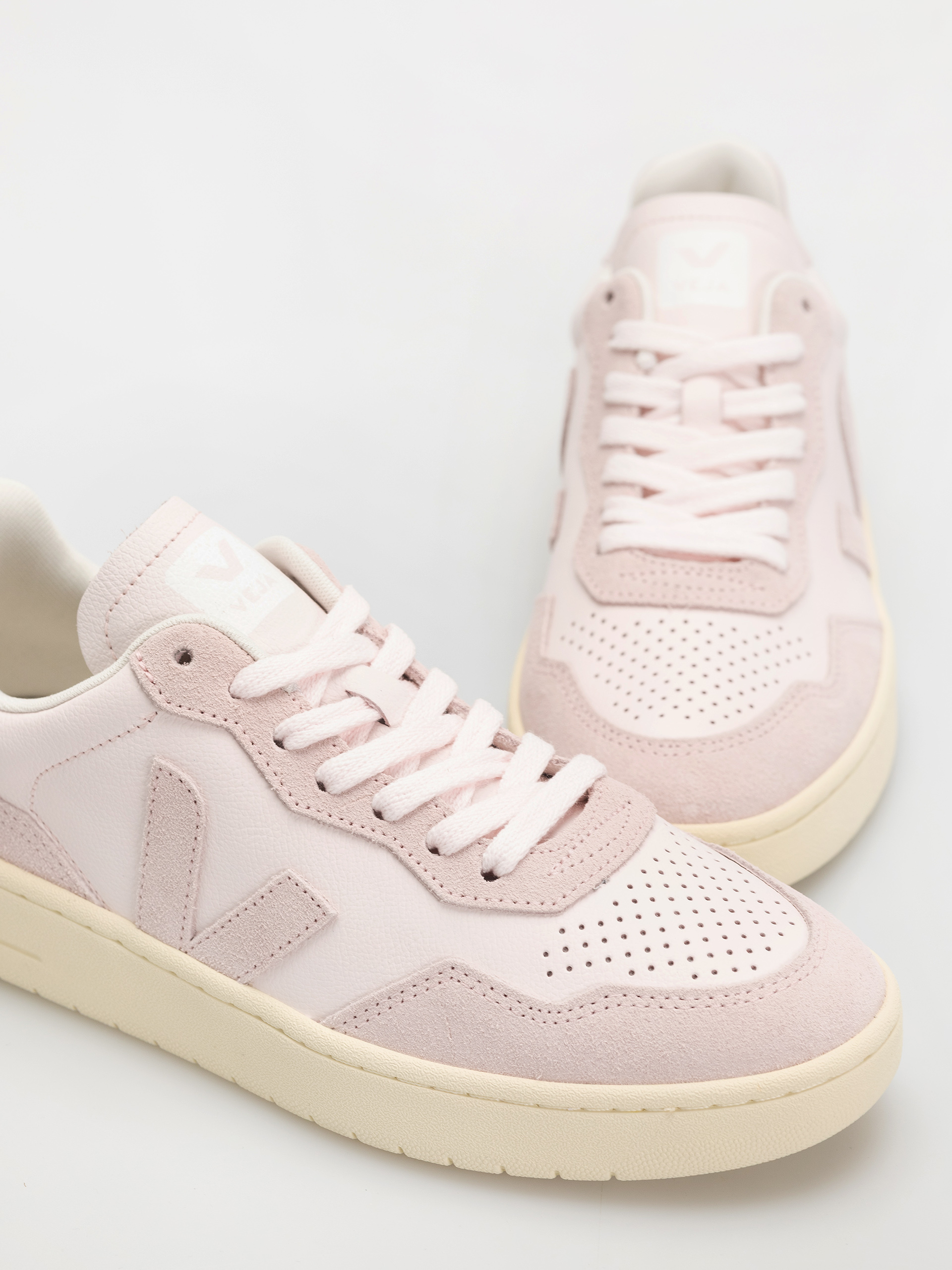 Veja V-90 Wmn Schuhe (lassi petale)