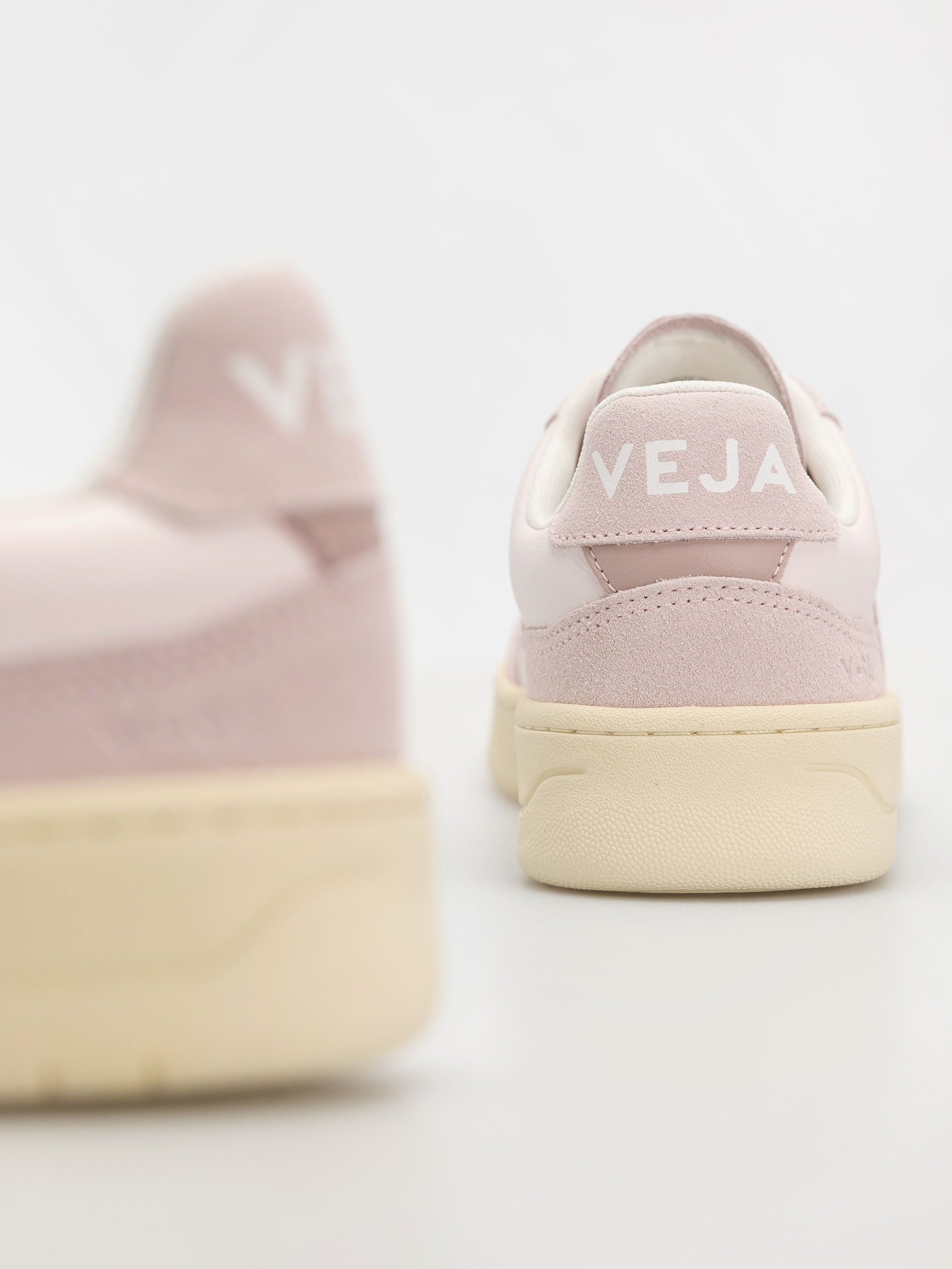 Veja V-90 Wmn Schuhe (lassi petale)