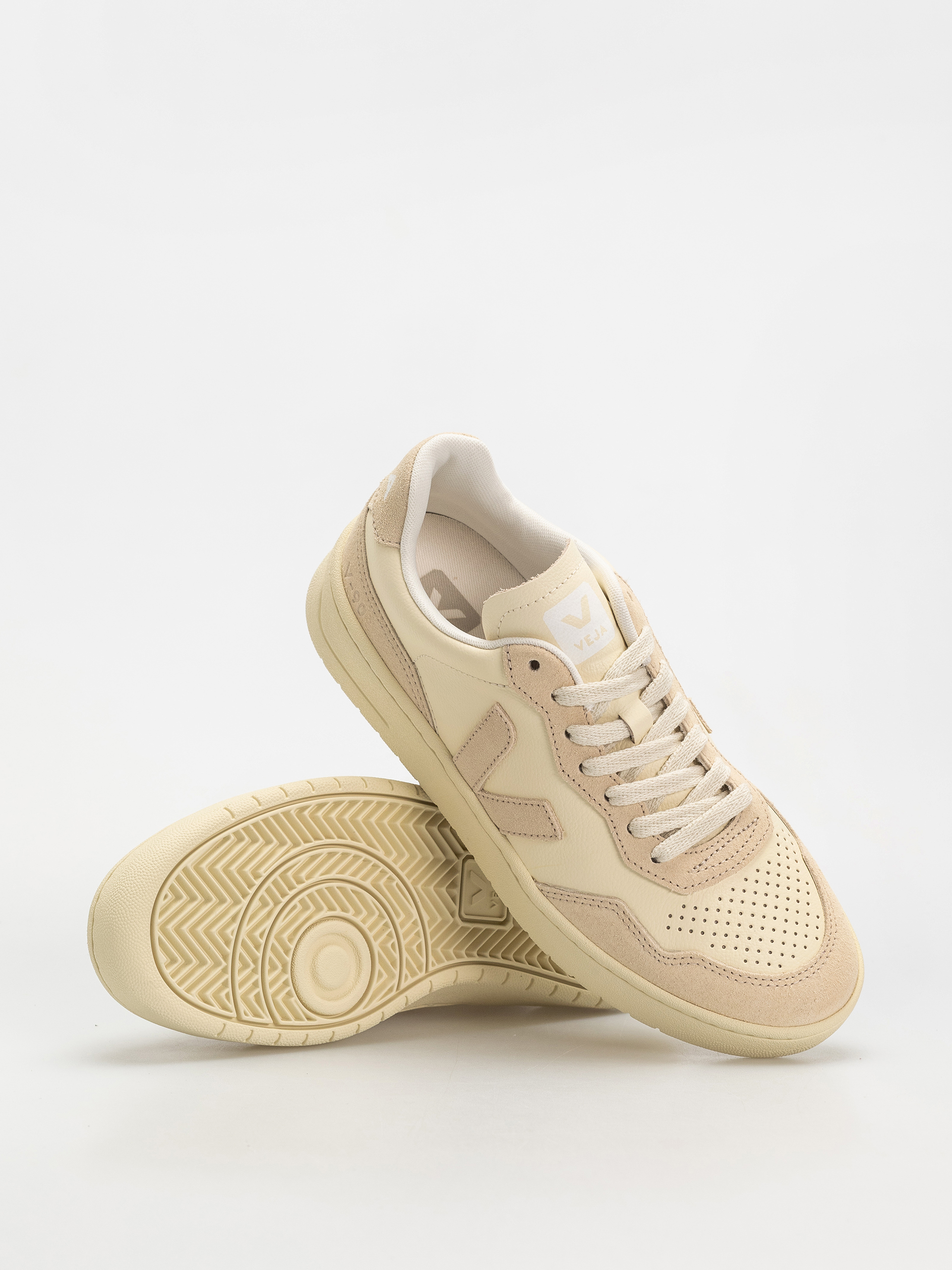 Veja V-90 Shoes Wmn (cashew oat)