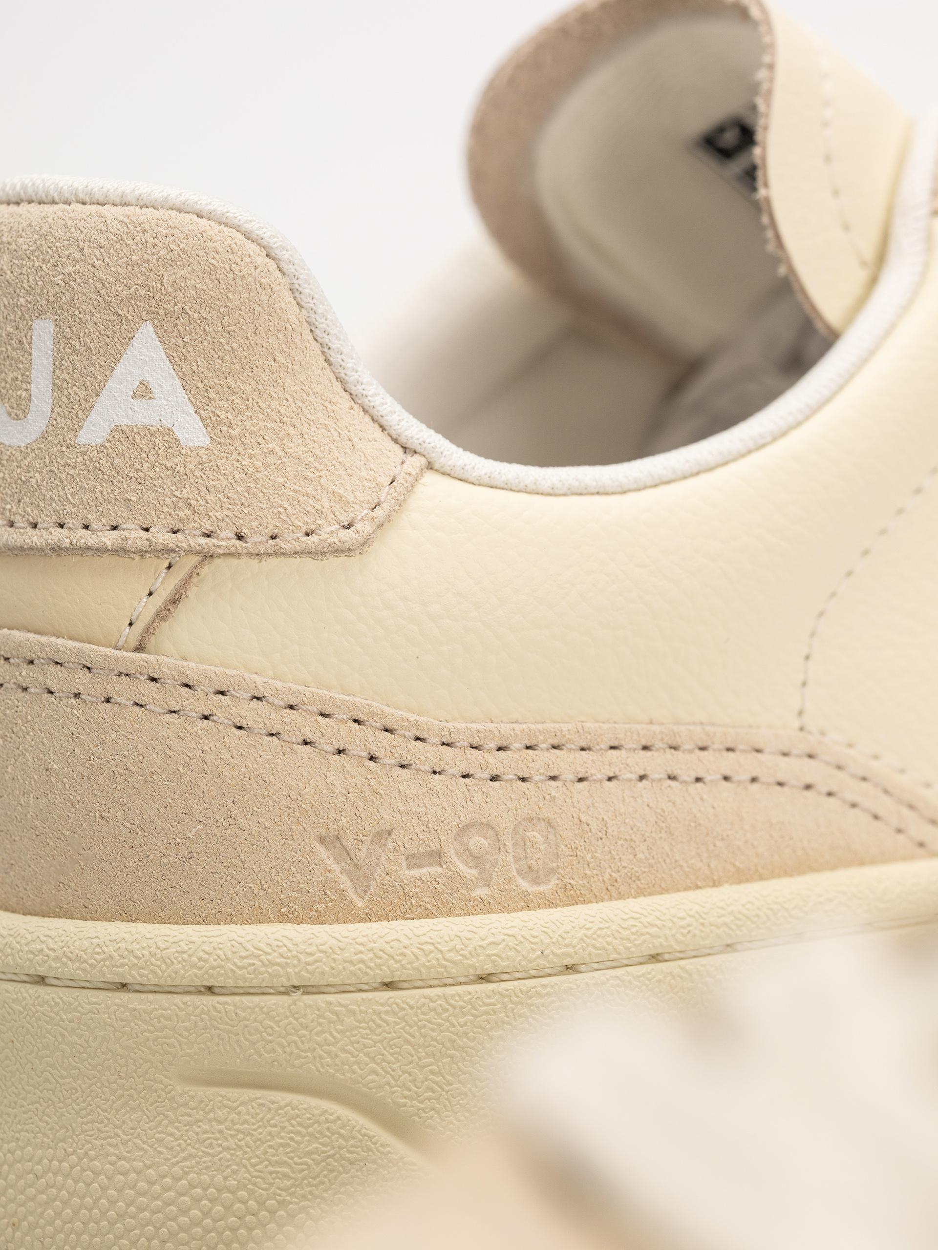 Veja V-90 Schuhe Wmn (cashew oat)