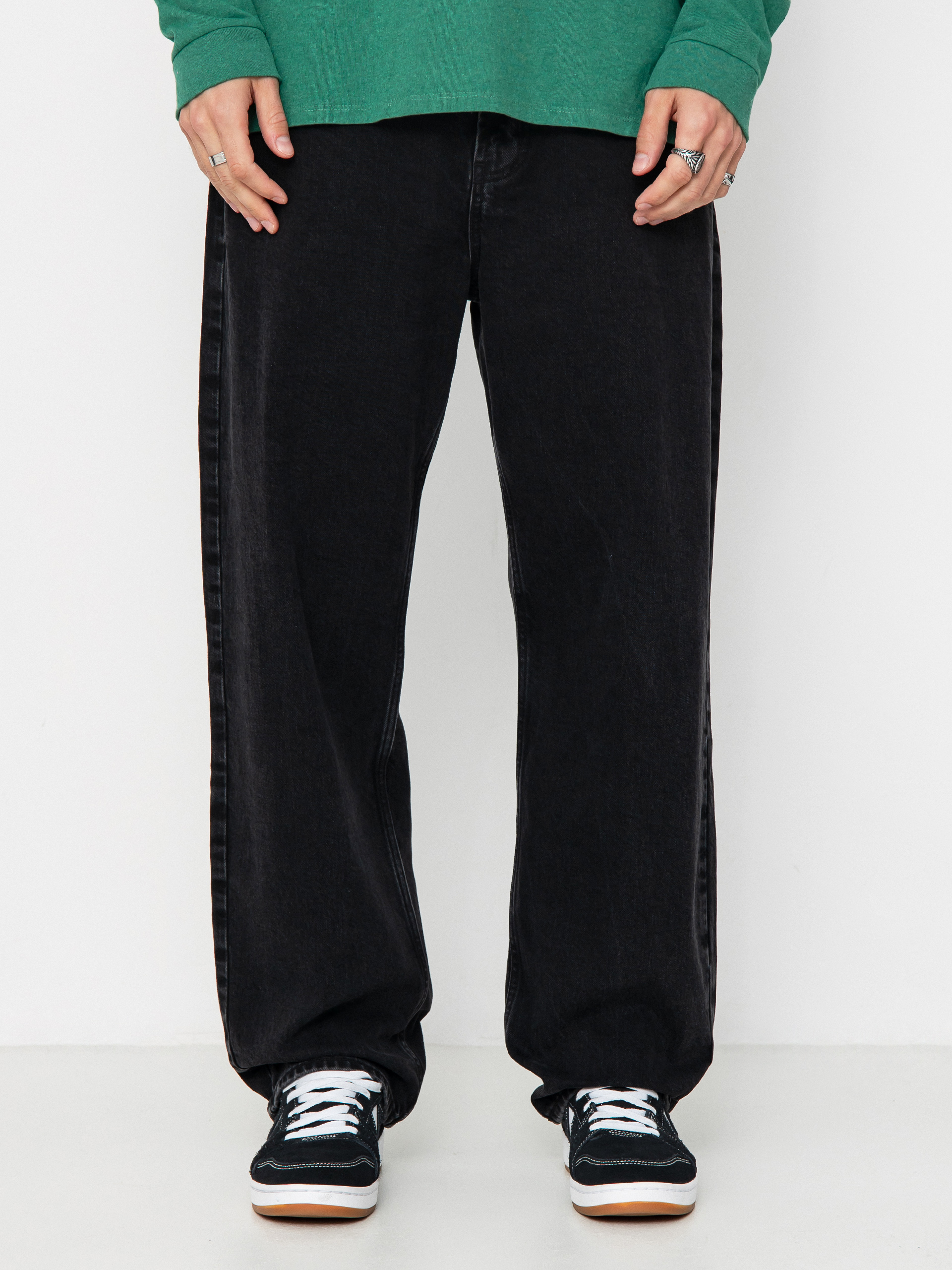 Beyond Medals Loose Jeans Pants (black)