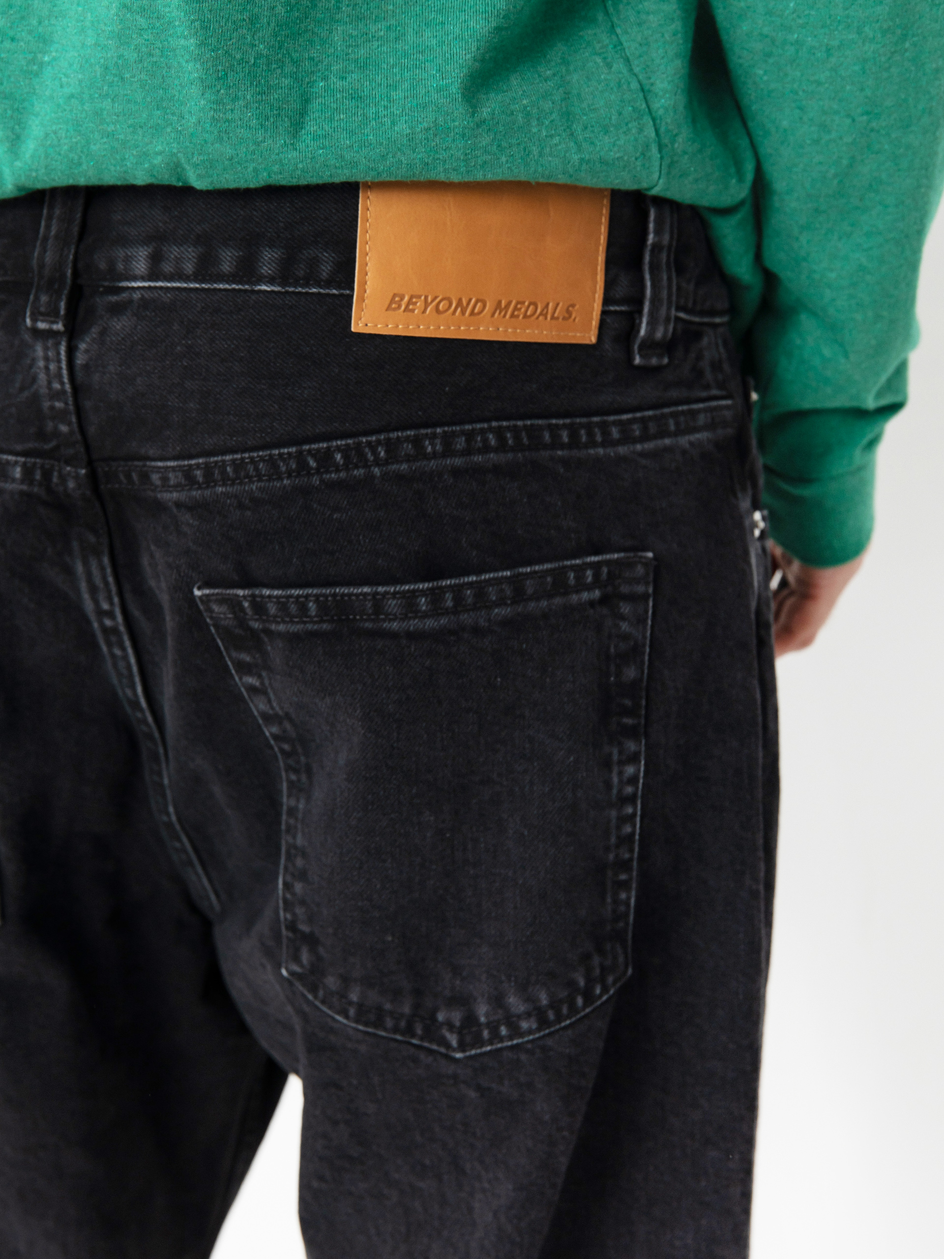 Beyond Medals Loose Jeans Pants (black)