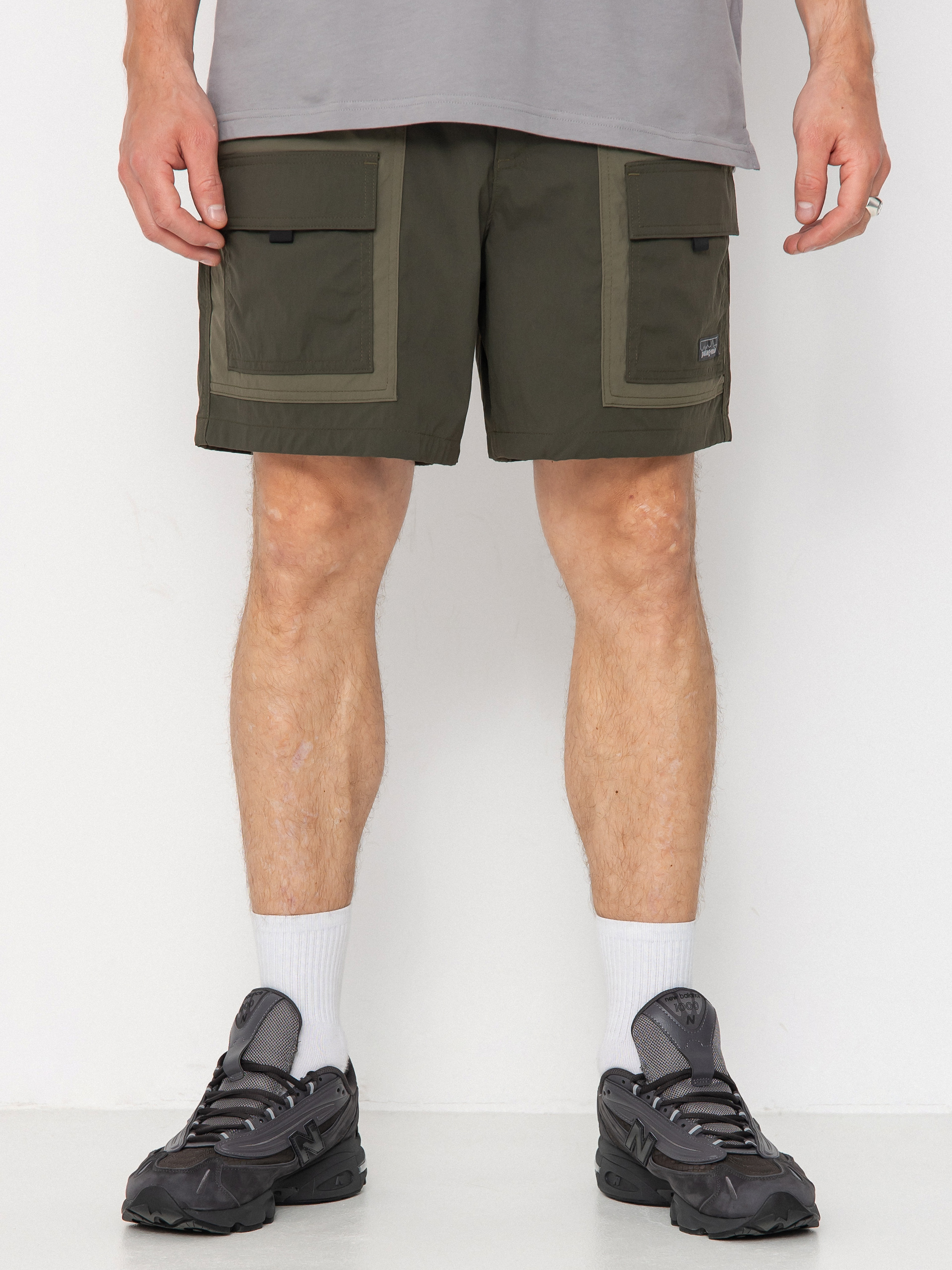 Patagonia Outdoor Everyday 6in Shorts (pine needle green)