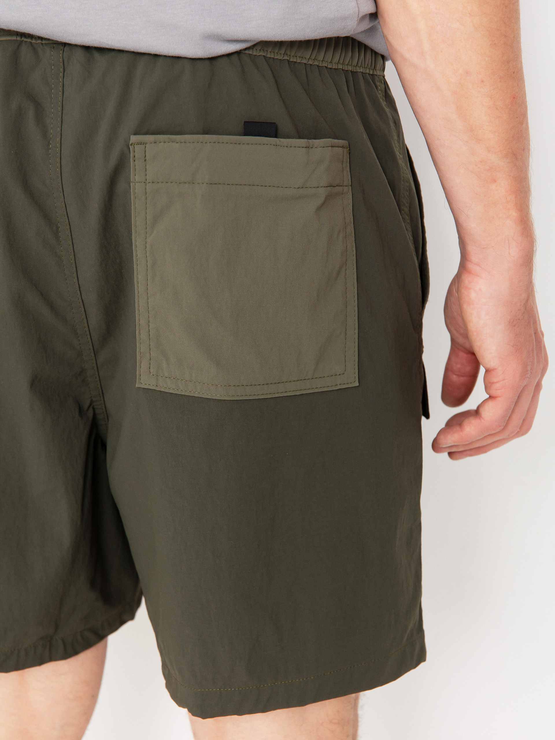 Patagonia Outdoor Everyday 6in Shorts (pine needle green)