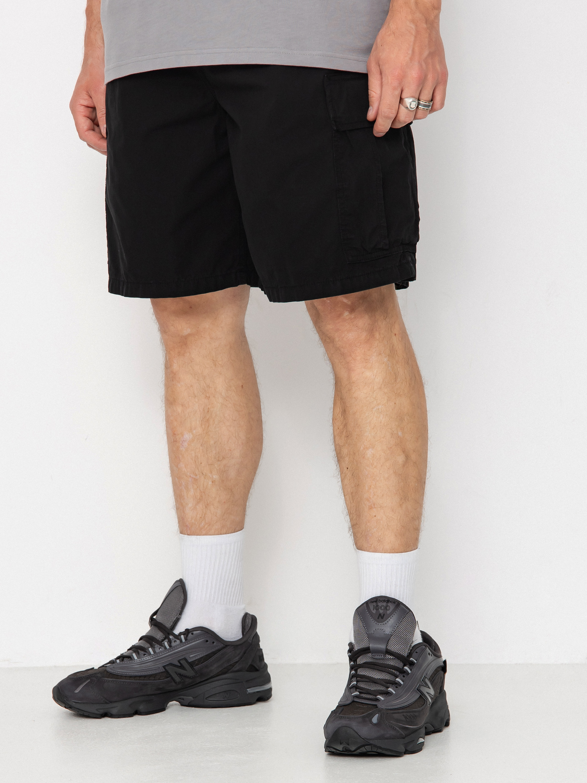 Carhartt WIP Cole Cargo Shorts (black/garment dyed)