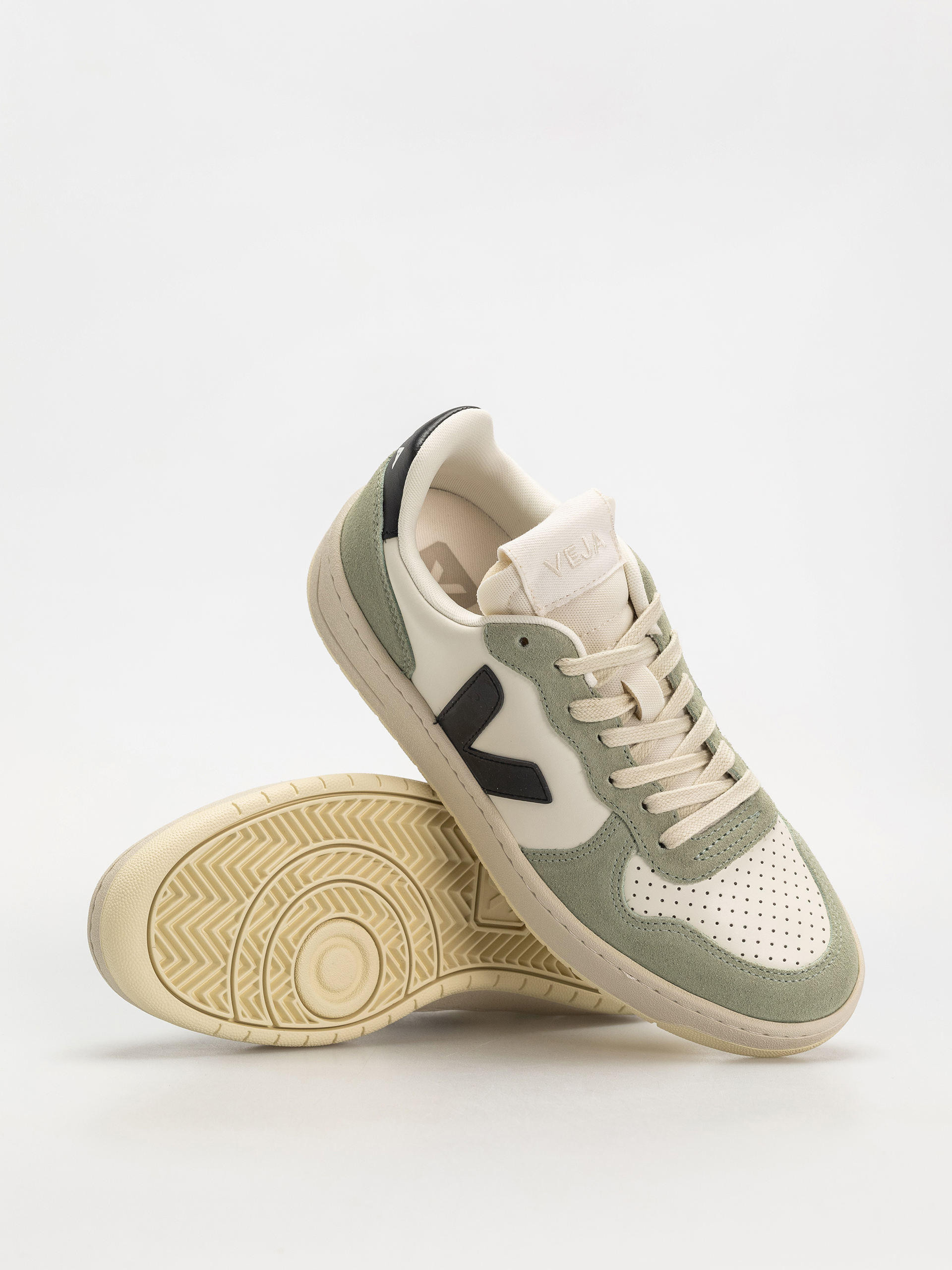 Veja V-10 Wmn Shoes (pure black clay)