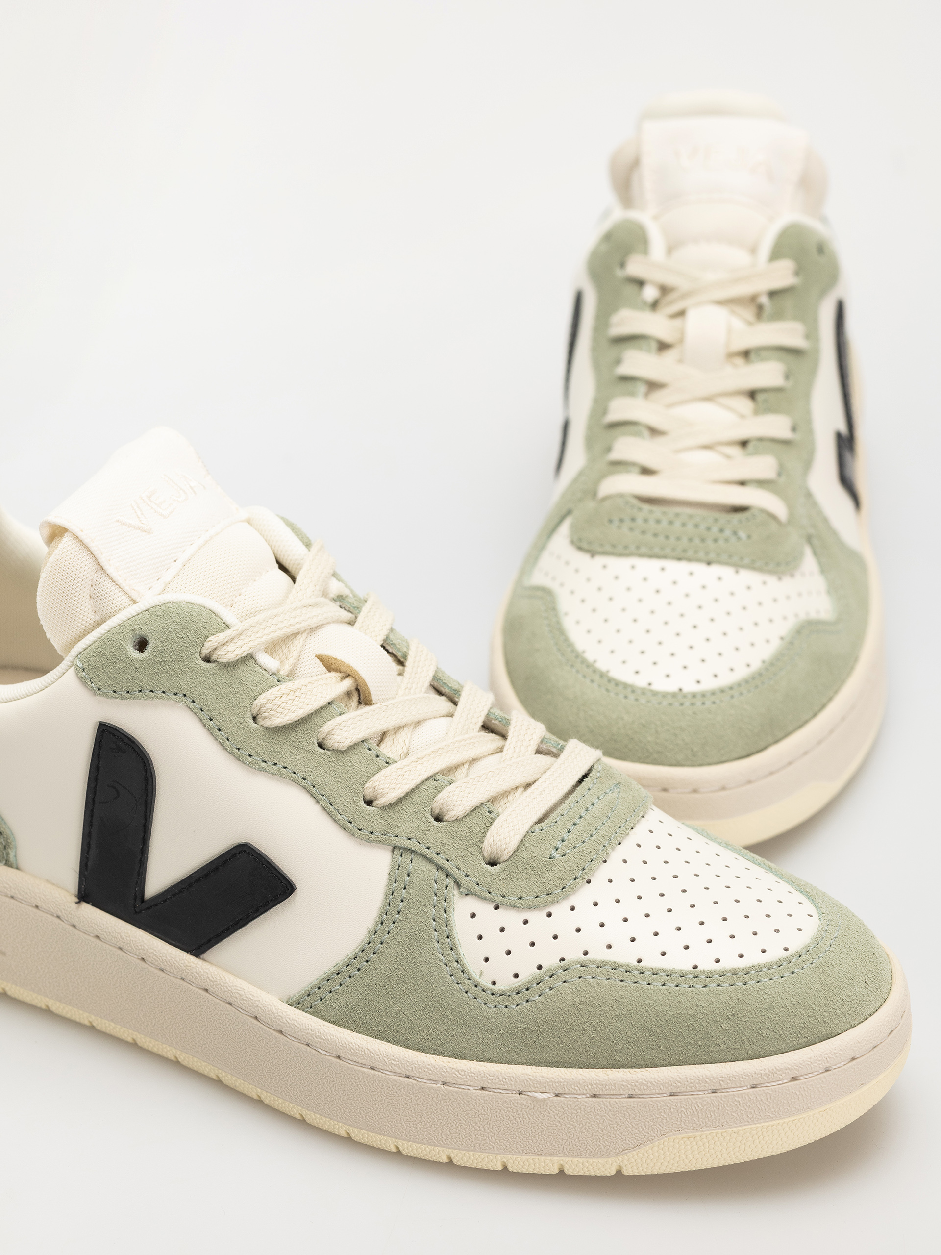Veja V-10 Wmn Schuhe (pure black clay)