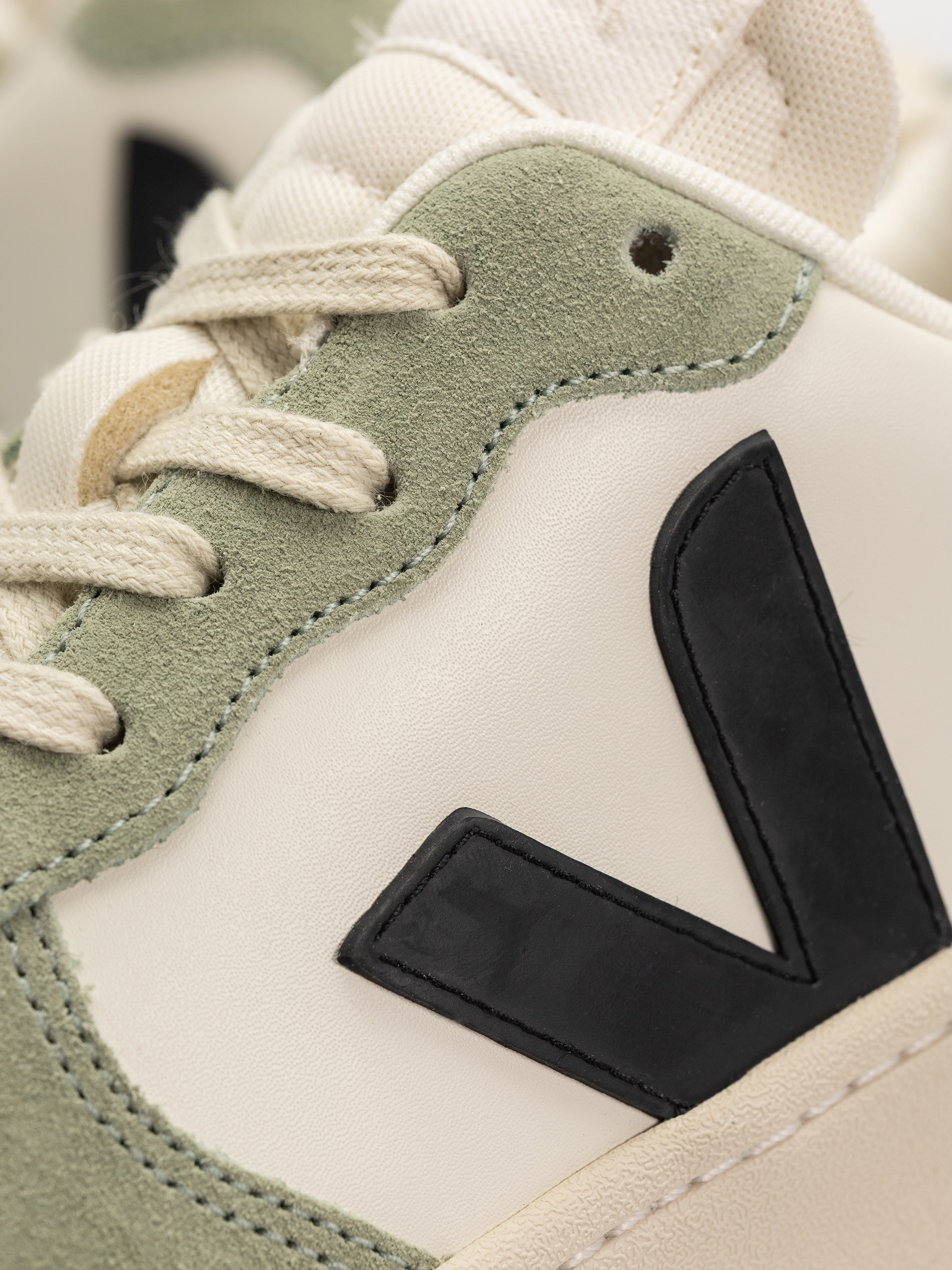 Veja V-10 Wmn Schuhe (pure black clay)