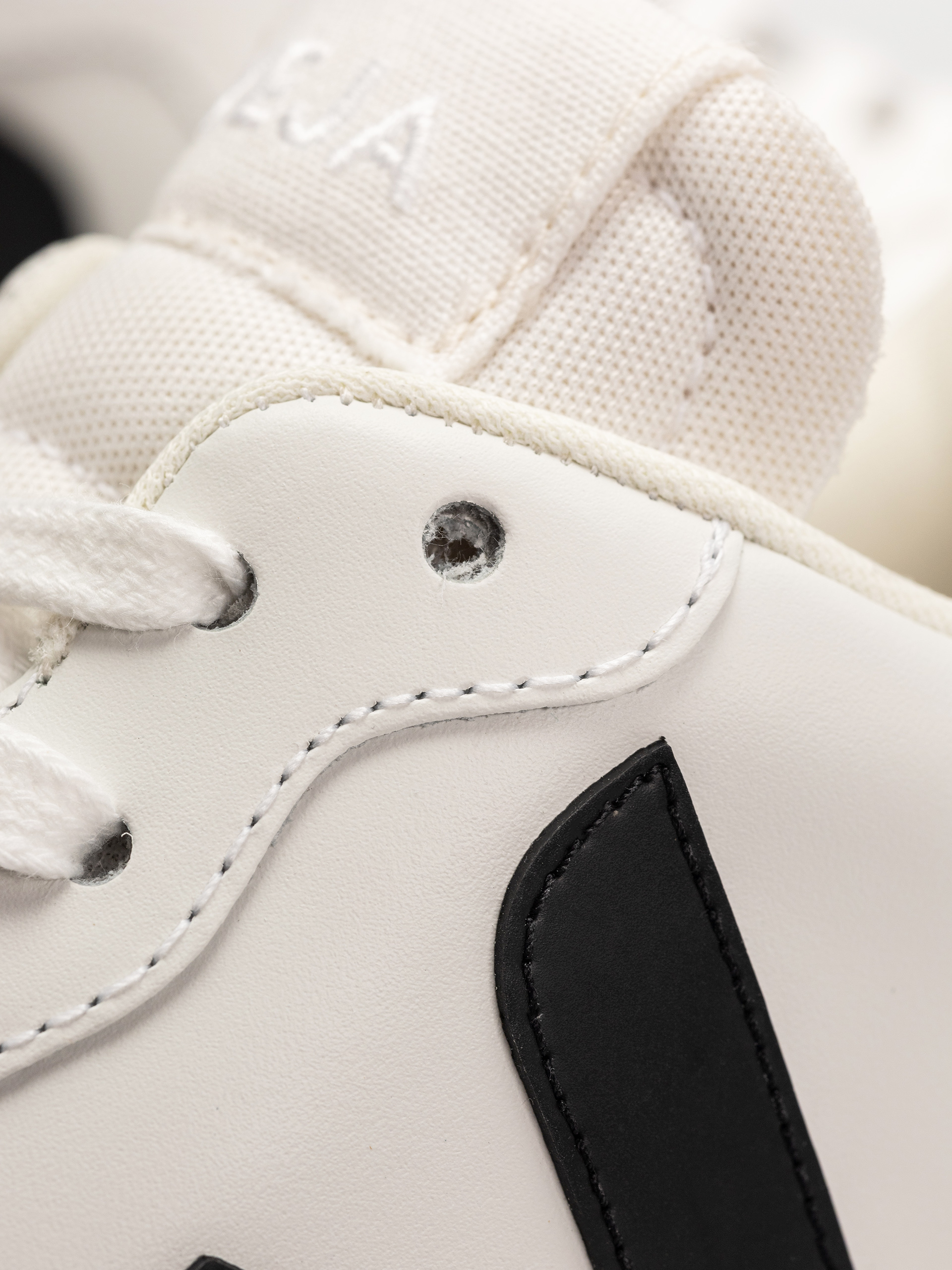 Veja V-10 Wmn Schuhe (extra white black)