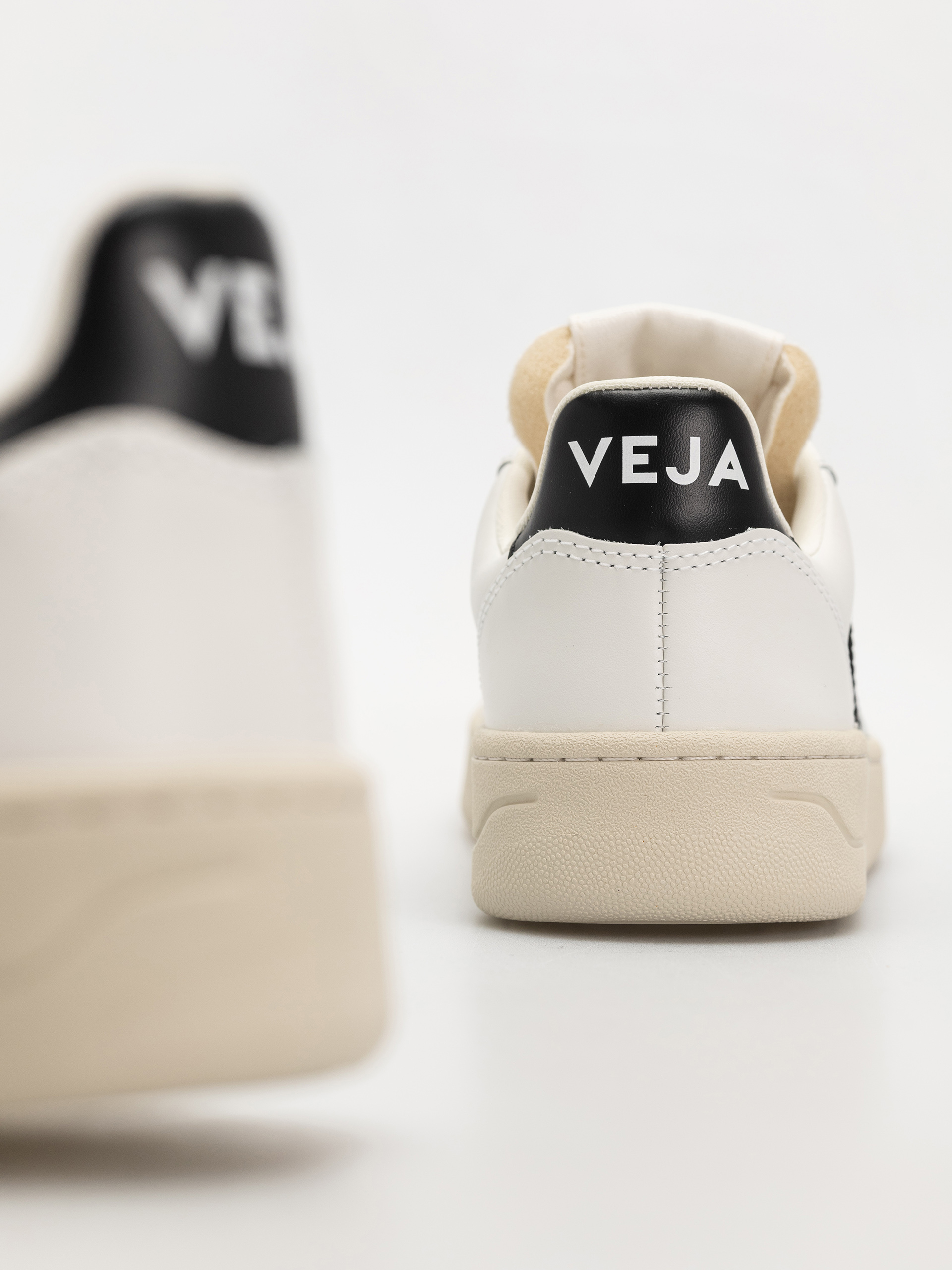 Veja V-10 Schuhe Wmn (extra white black)