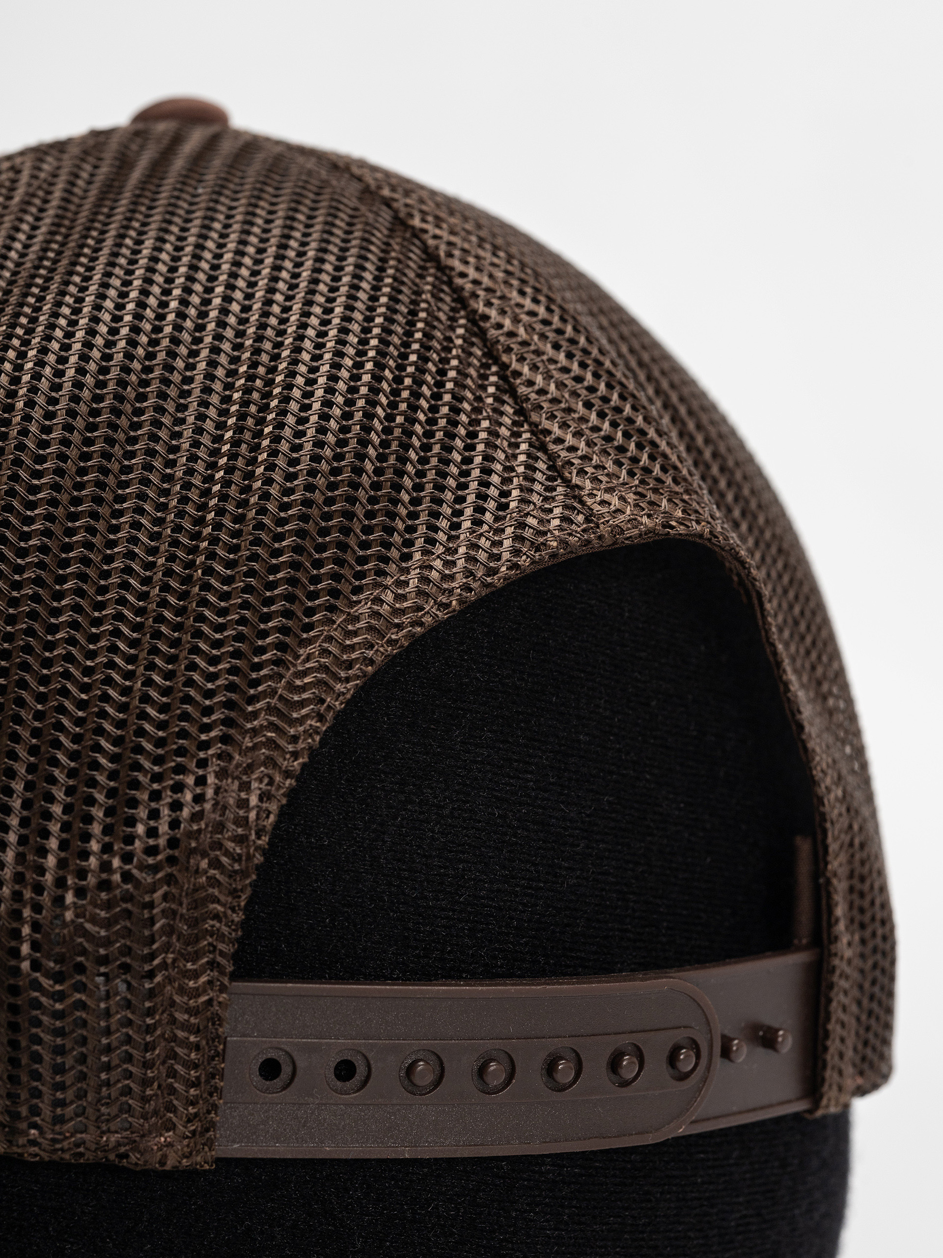 April Skateboards Full Circle Trucker Cap (brown)