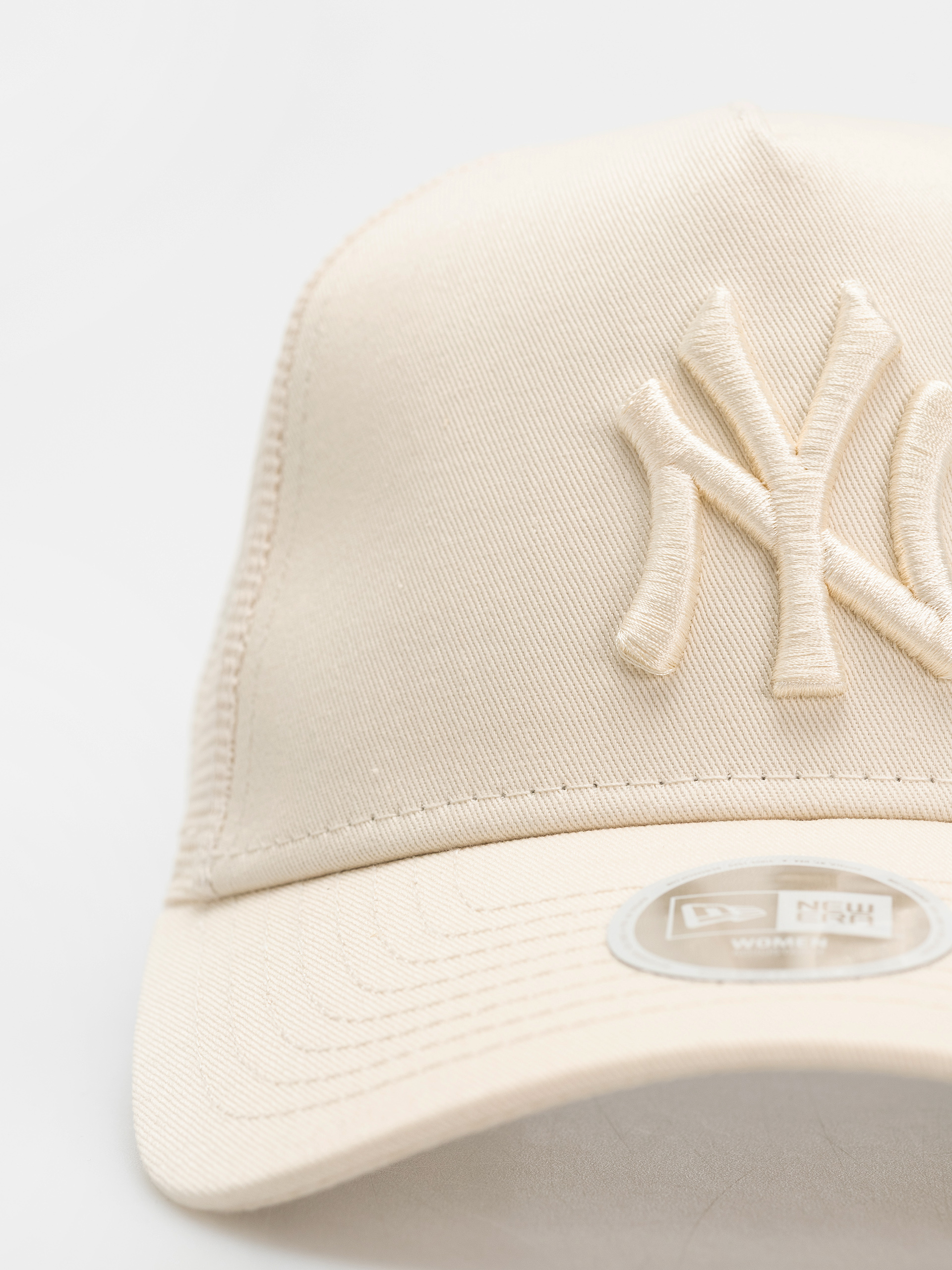 New Era Cap League Essential Trucker New York Yankees Wmn (light cream)
