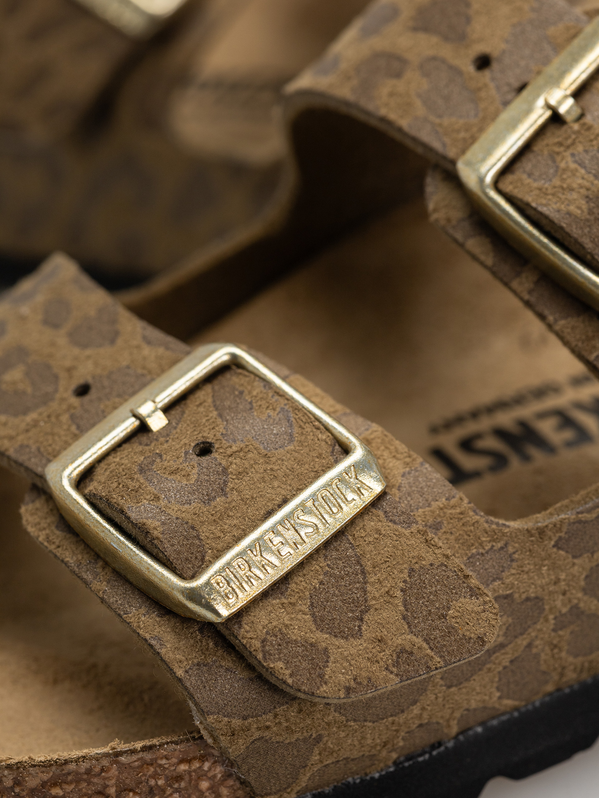 Birkenstock Arizona Synthetics Narrow Wmn Flip Flops (leo khaki)