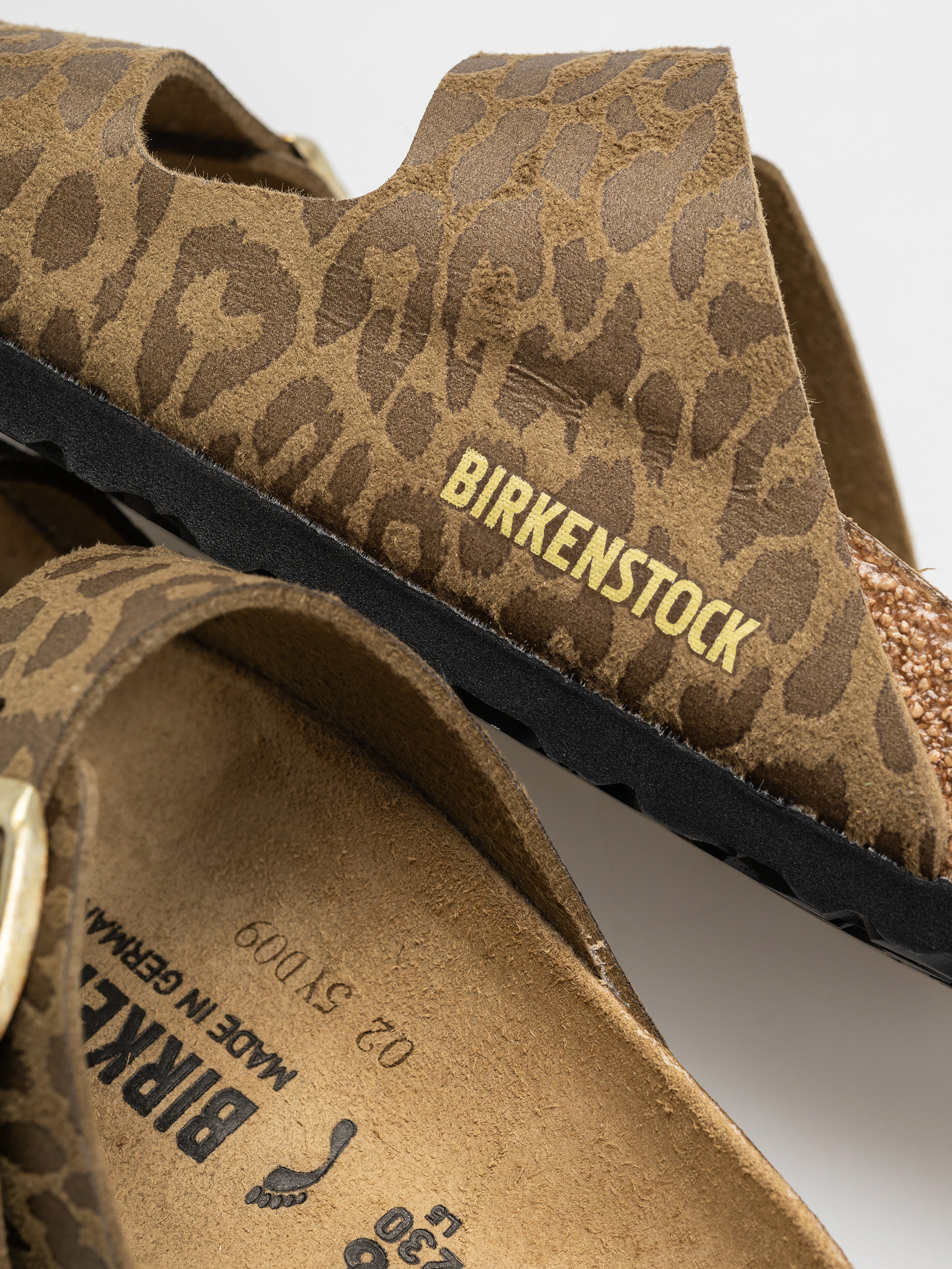 Birkenstock Arizona Synthetics Narrow Wmn Flip Flops (leo khaki)