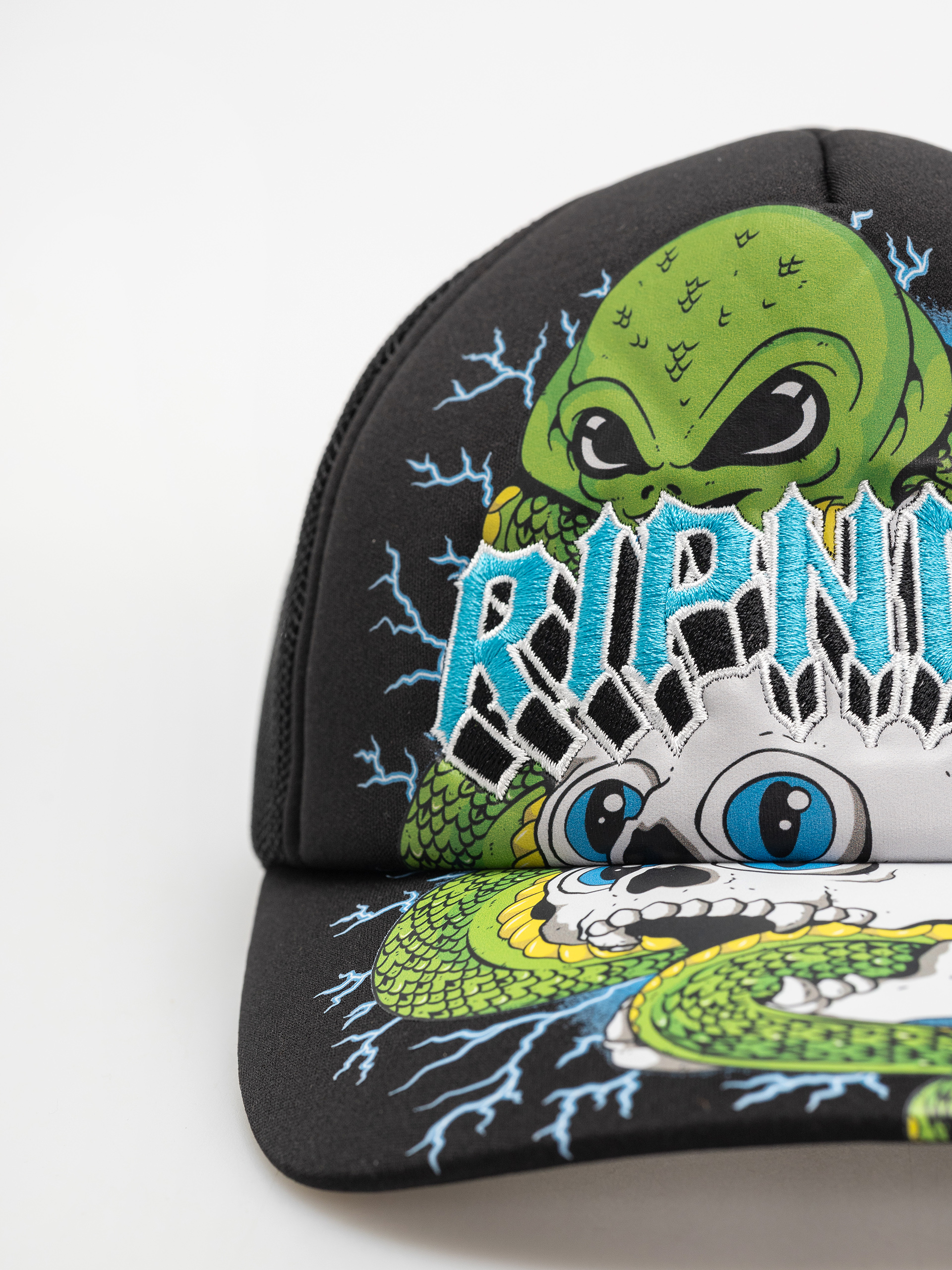 RipNDip Cap Skull And Bones Trucker (black)