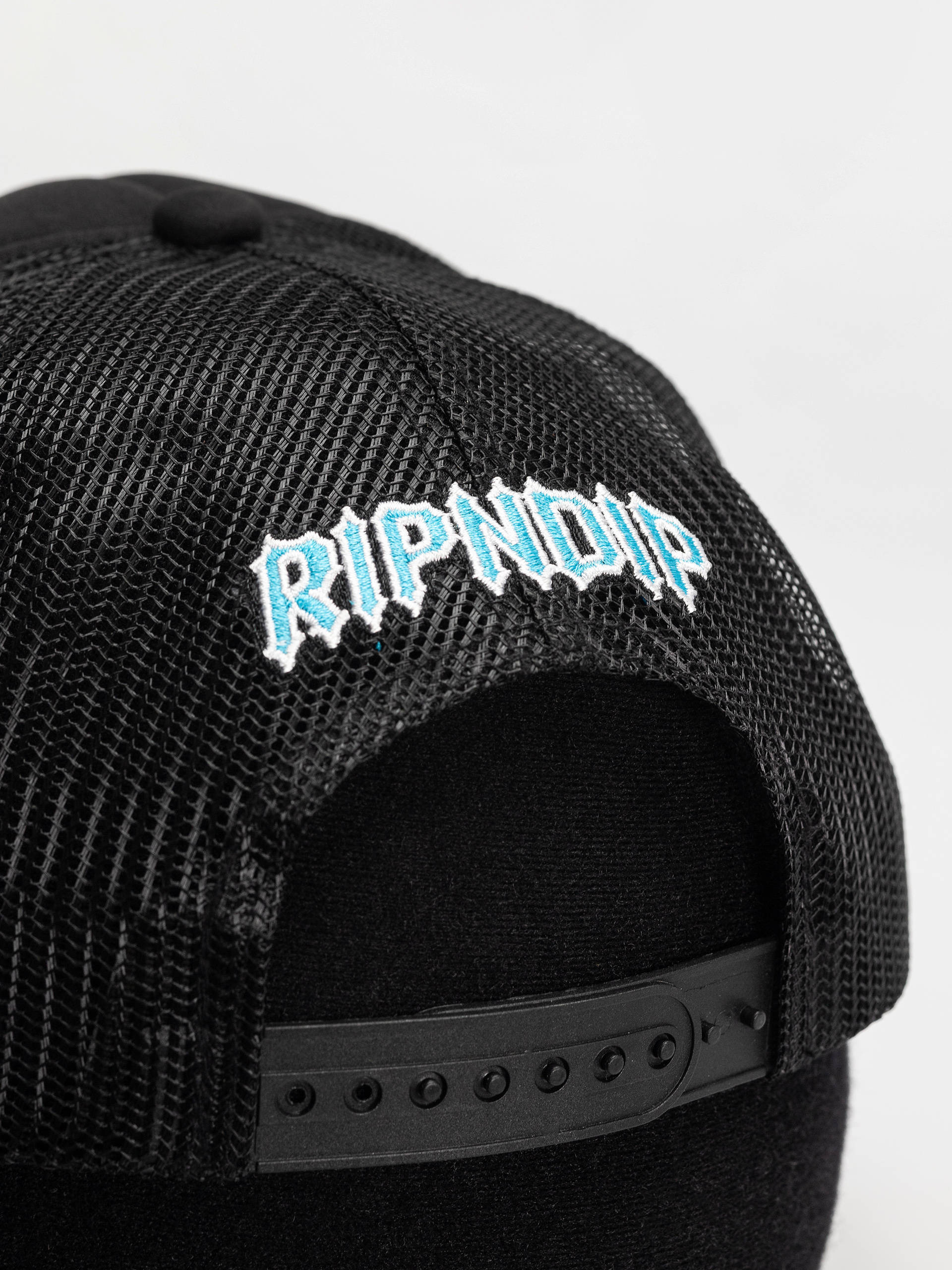 RipNDip Cap Skull And Bones Trucker (black)