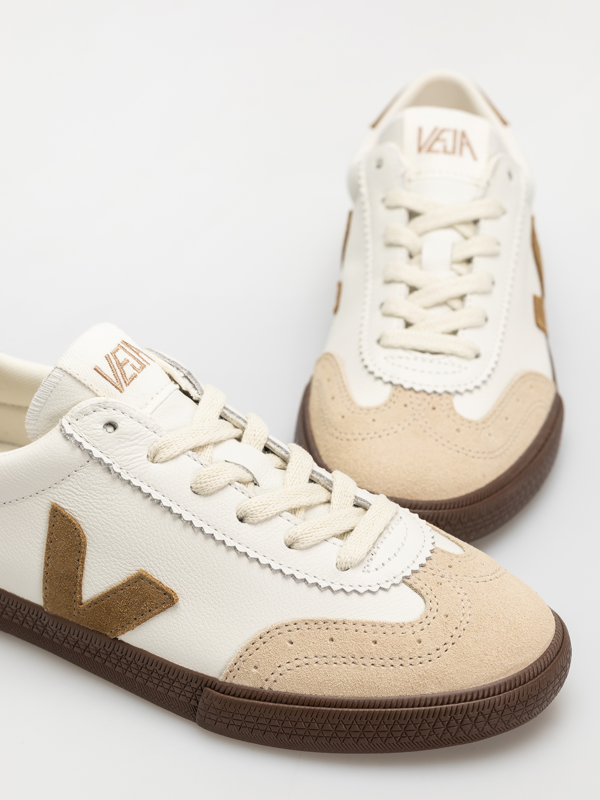 Veja Volley Wmn Shoes (white tent bark)