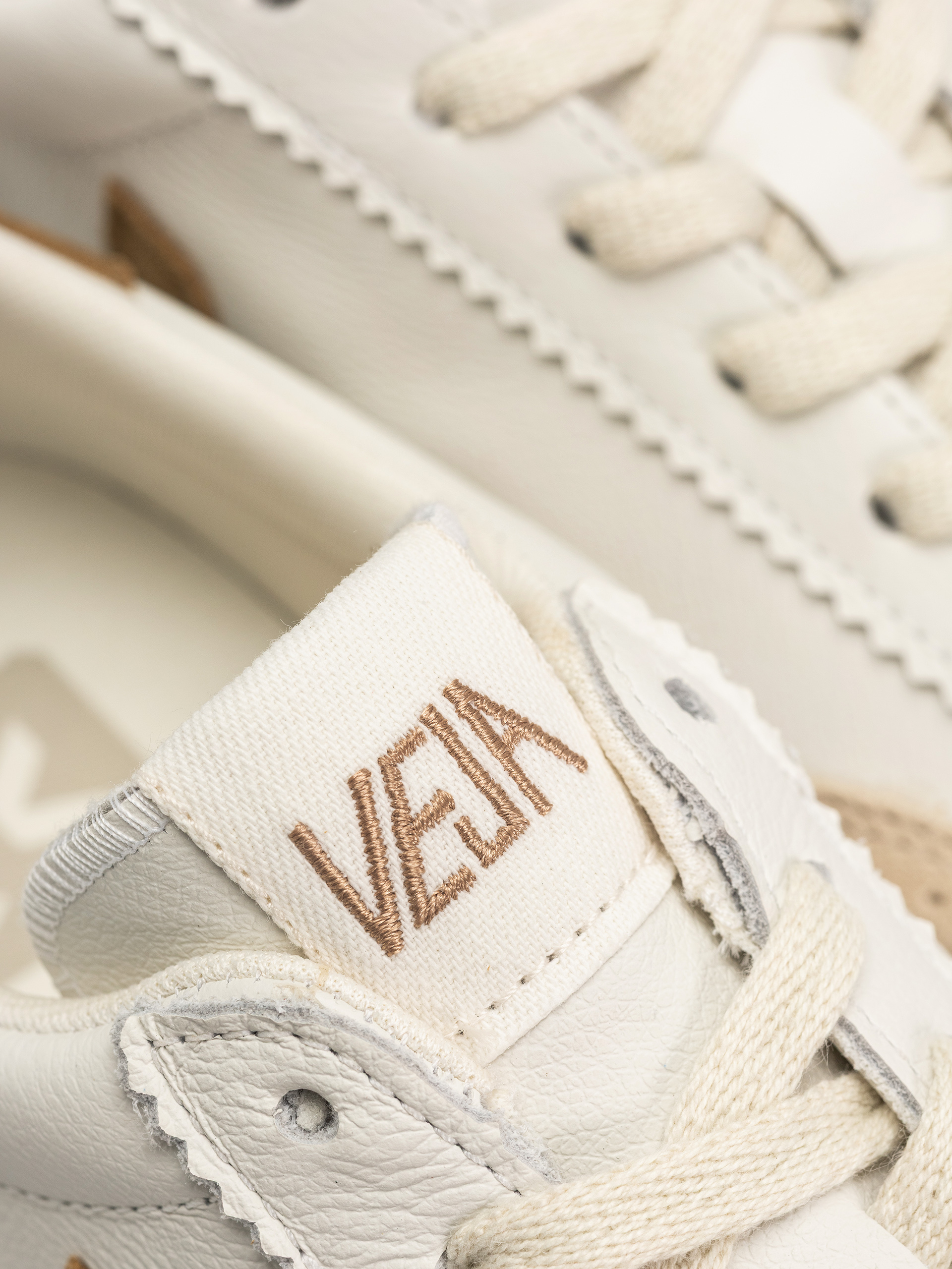 Veja Volley Wmn Shoes (white tent bark)