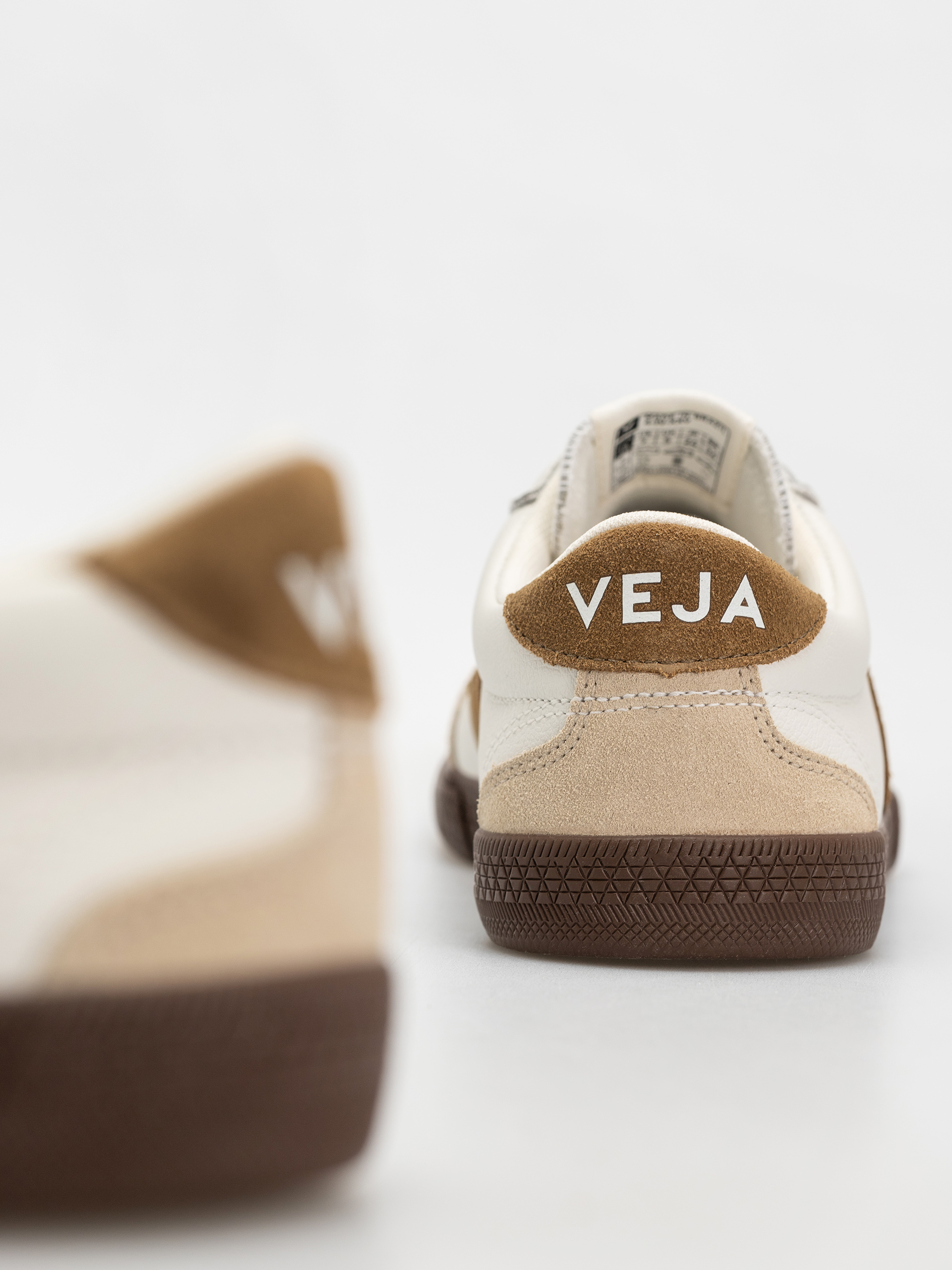Veja Volley Wmn Shoes (white tent bark)
