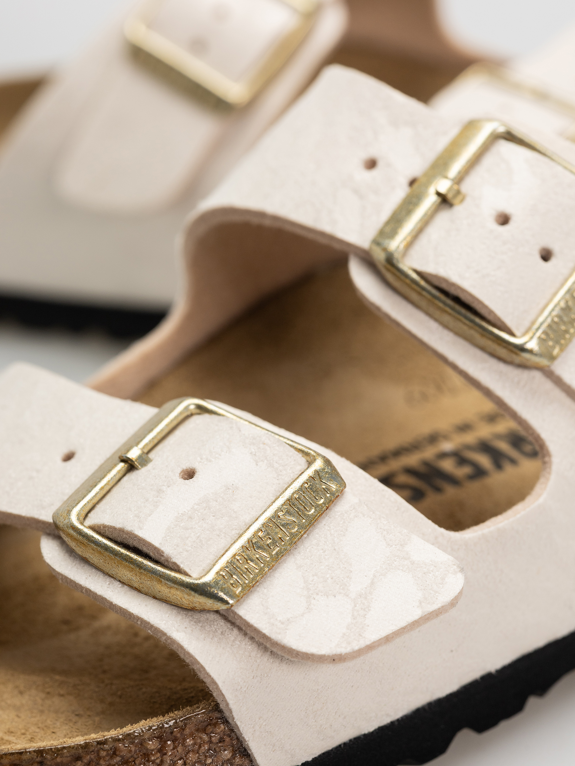 Birkenstock Arizona Synthetics Narrow Wmn Flip Flops (leo eggshell)