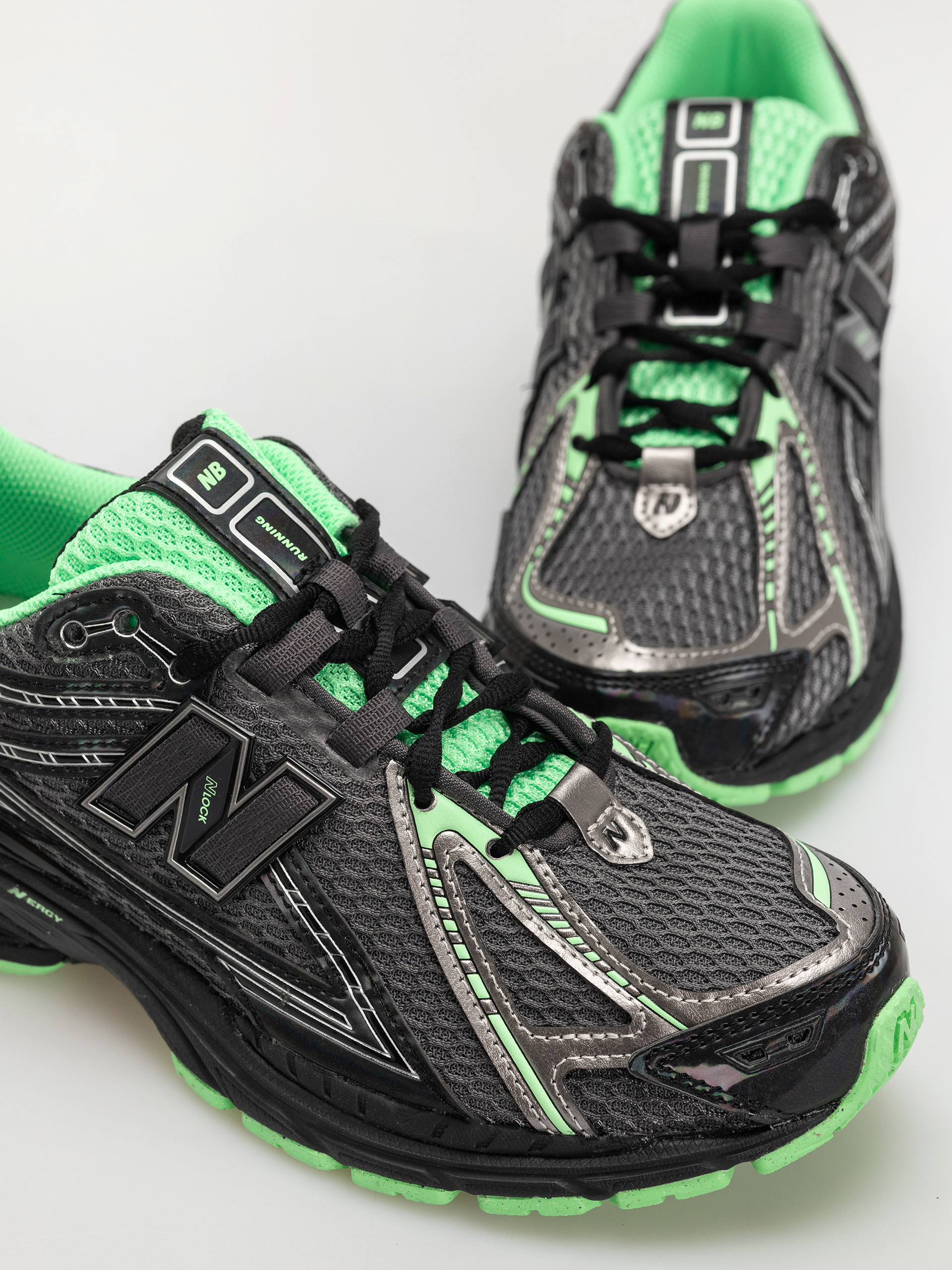 New Balance Schuhe 1906 (dark silver metallic)