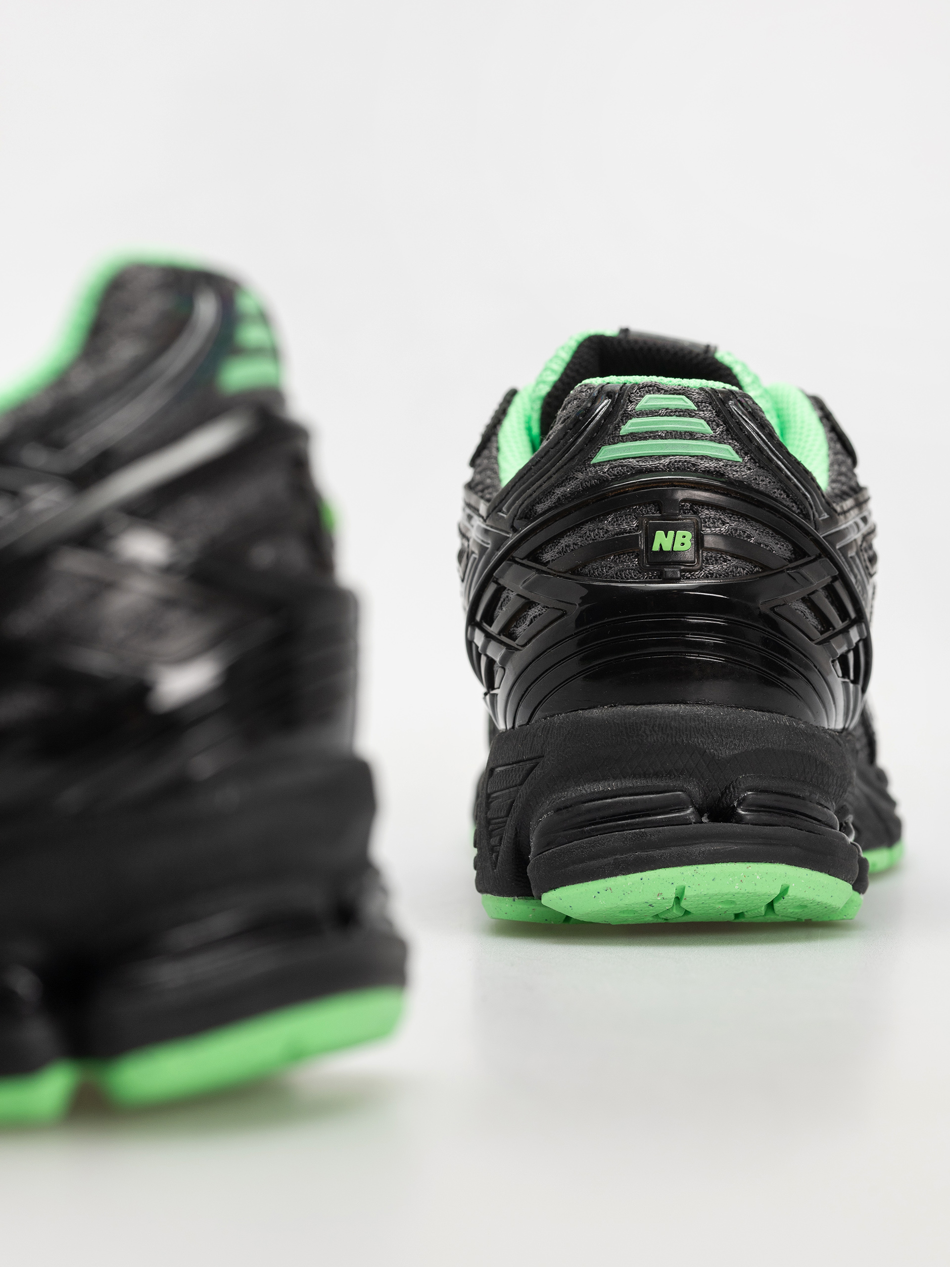 New Balance Schuhe 1906 (dark silver metallic)