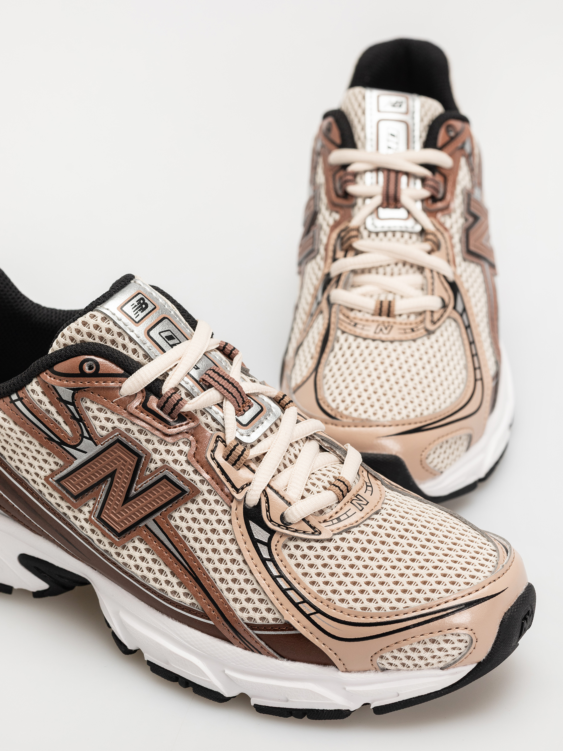 New Balance Schuhe 740 (beige)
