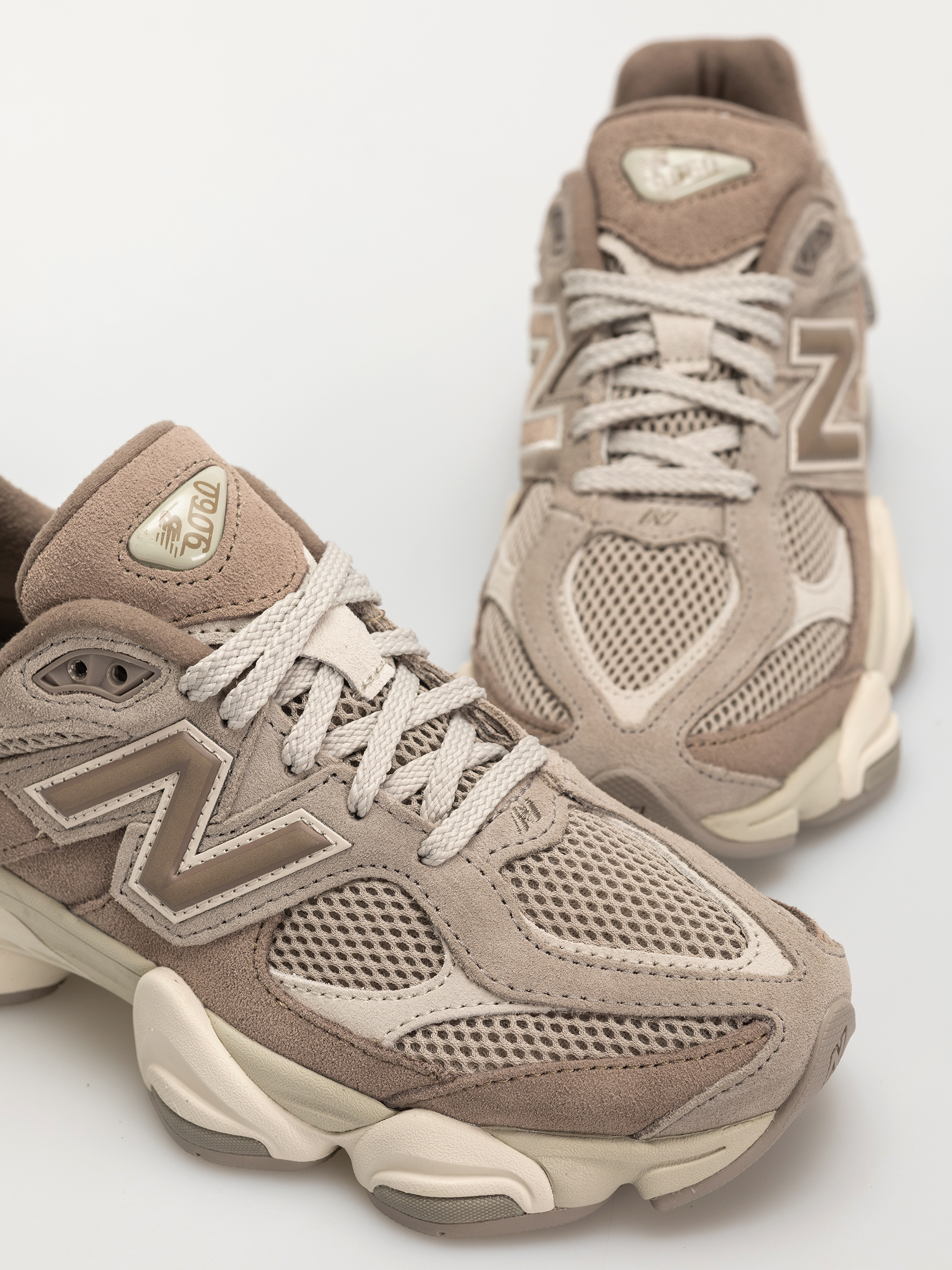 New Balance Shoes 9060 (mushroom)