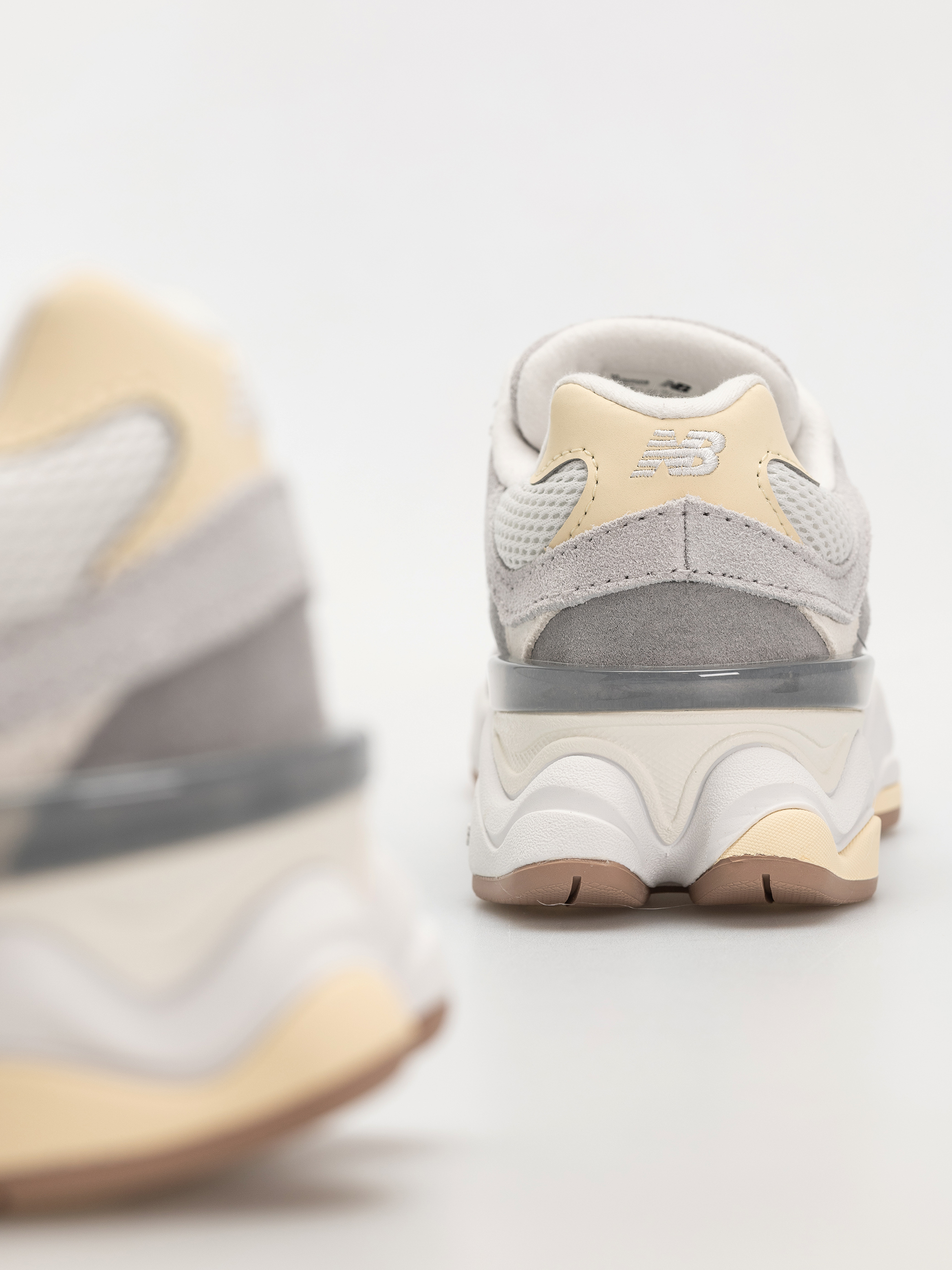 New Balance Shoes 9060 JR (sea salt)