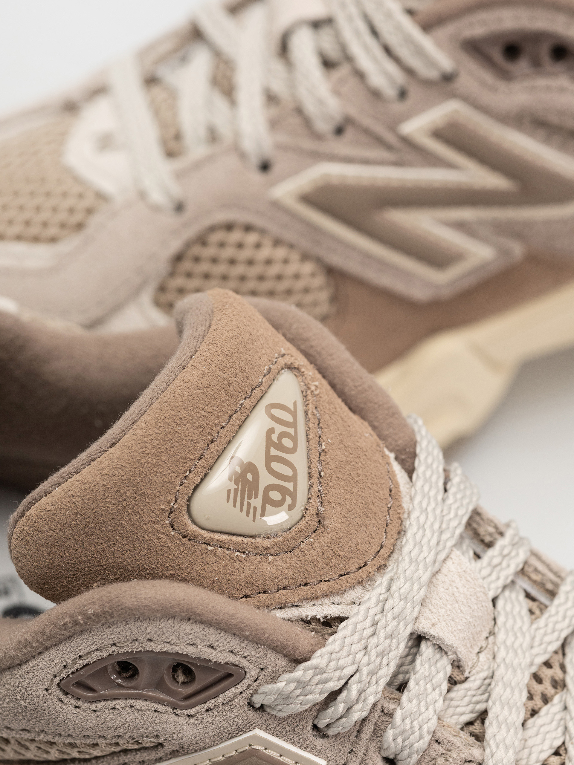 New Balance Shoes 9060 JR (mushroom)