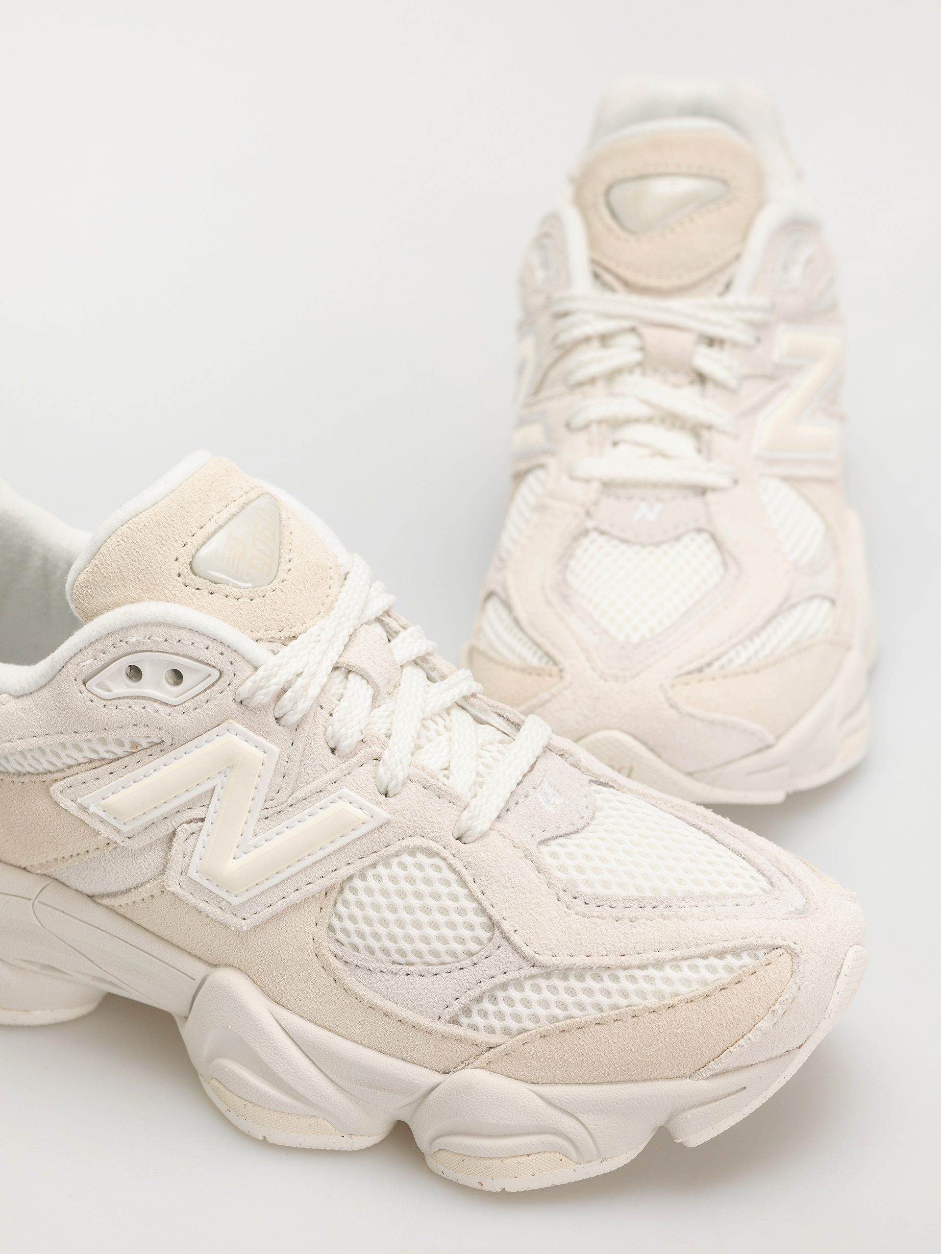 New Balance 9060 JR Shoes (angora)