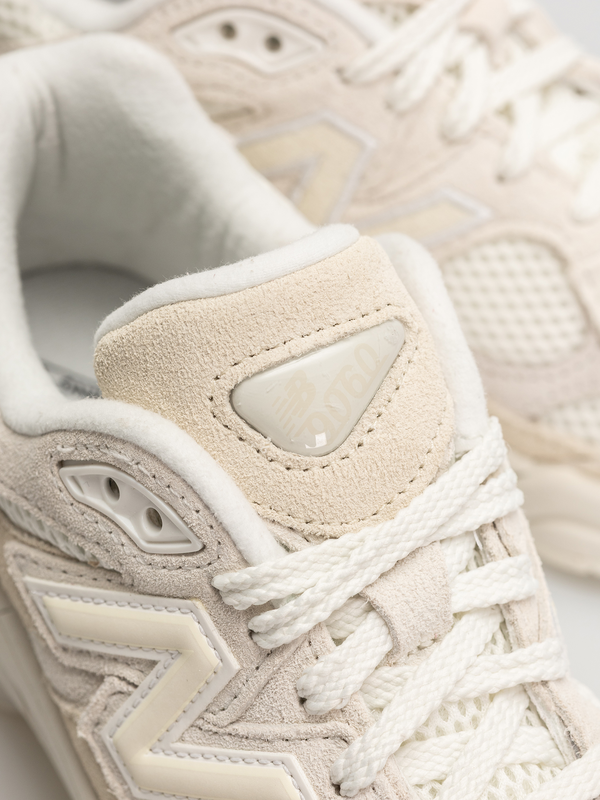 New Balance 9060 JR Shoes (angora)