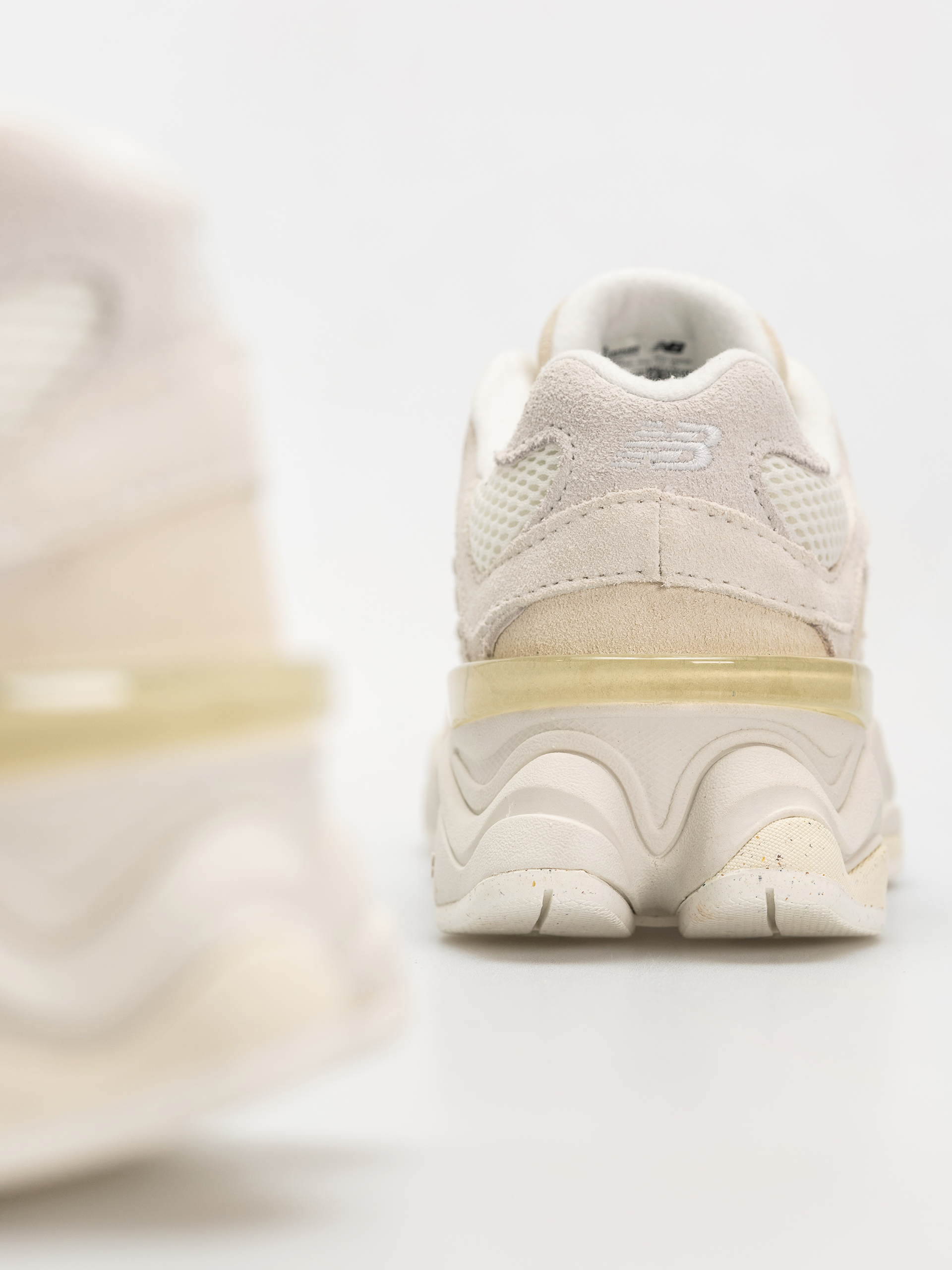 New Balance 9060 JR Shoes (angora)
