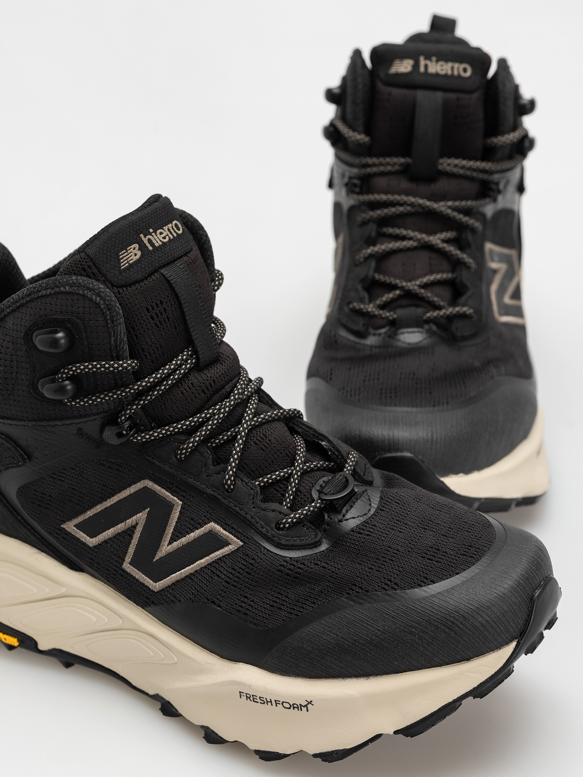 New Balance Fresh Foam X Hierro V9 Hiker Gore-Tex Shoes (black)