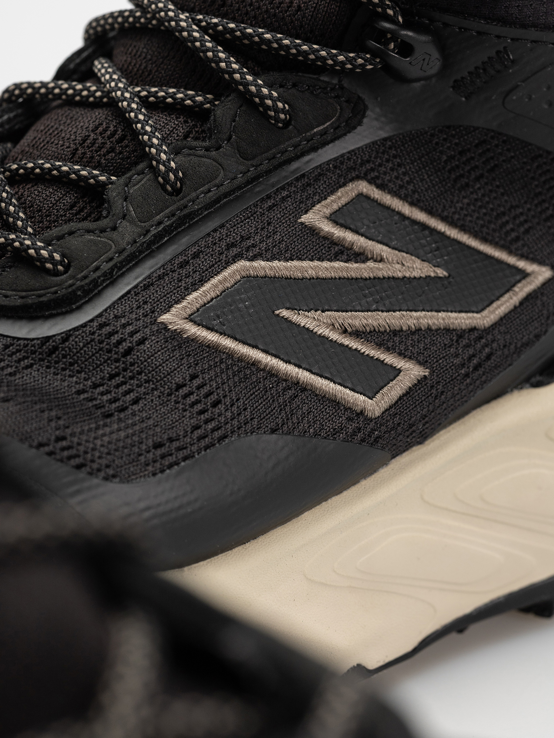 New Balance Fresh Foam X Hierro V9 Hiker Gore-Tex Shoes (black)