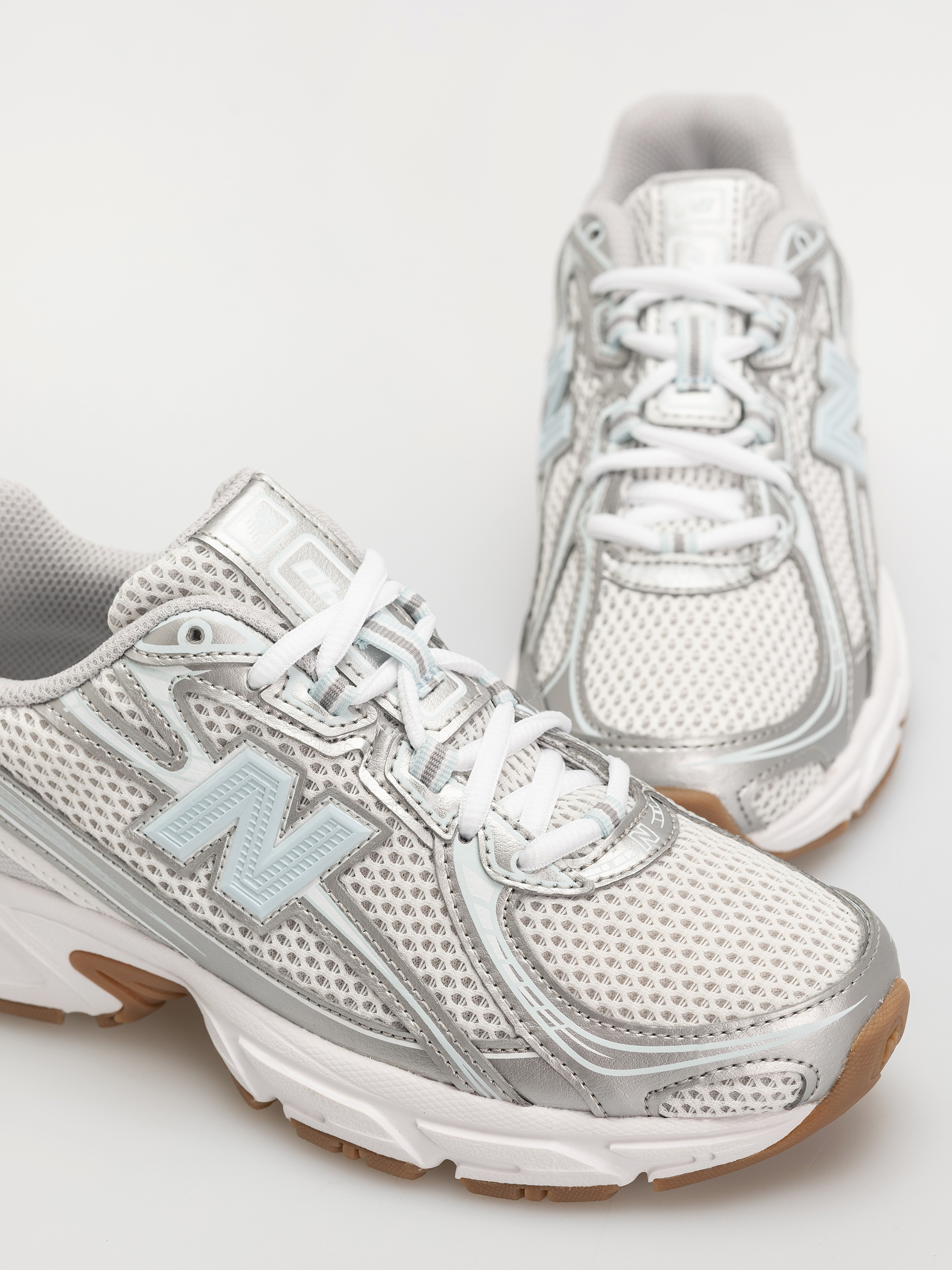 New Balance 740 JR Shoes (silver metallic)