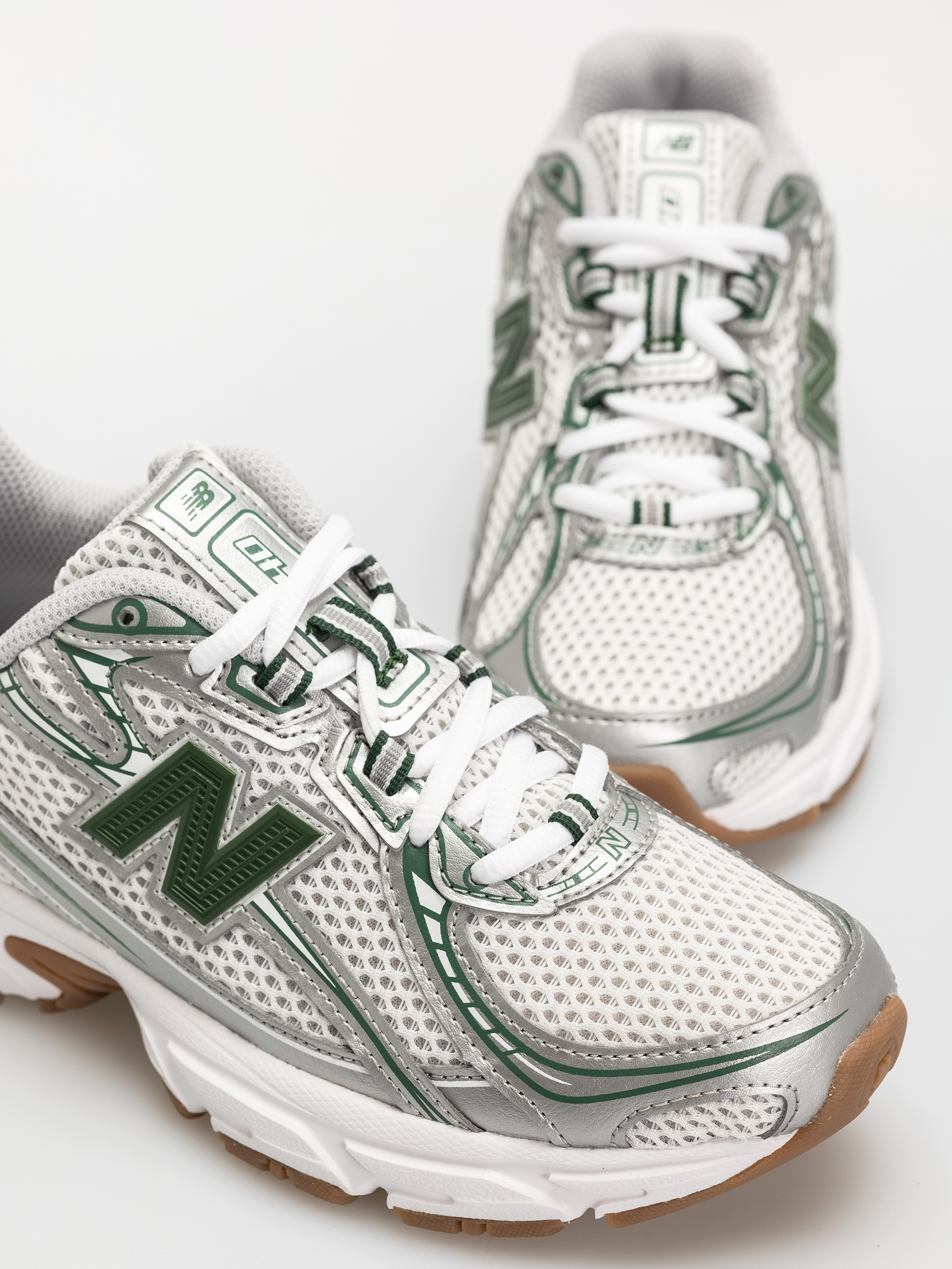 New Balance 740 JR Shoes (silver metallic)