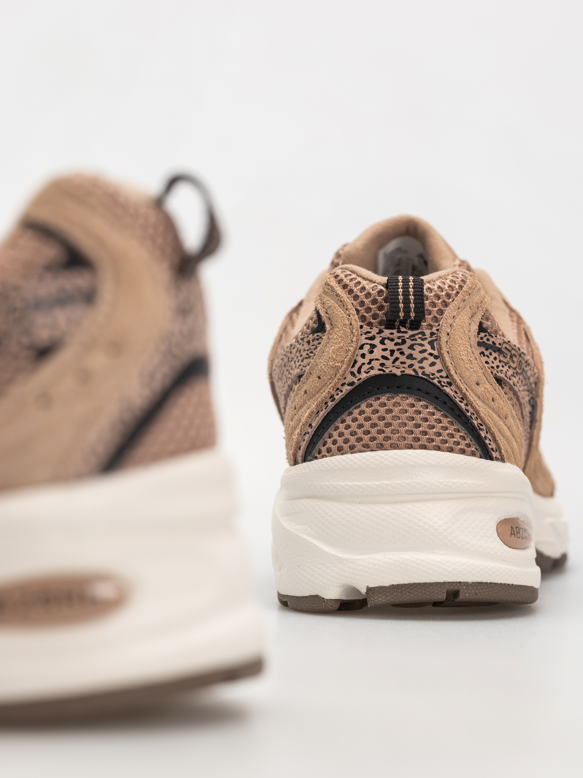 New Balance 530 Shoes (flat taupe)