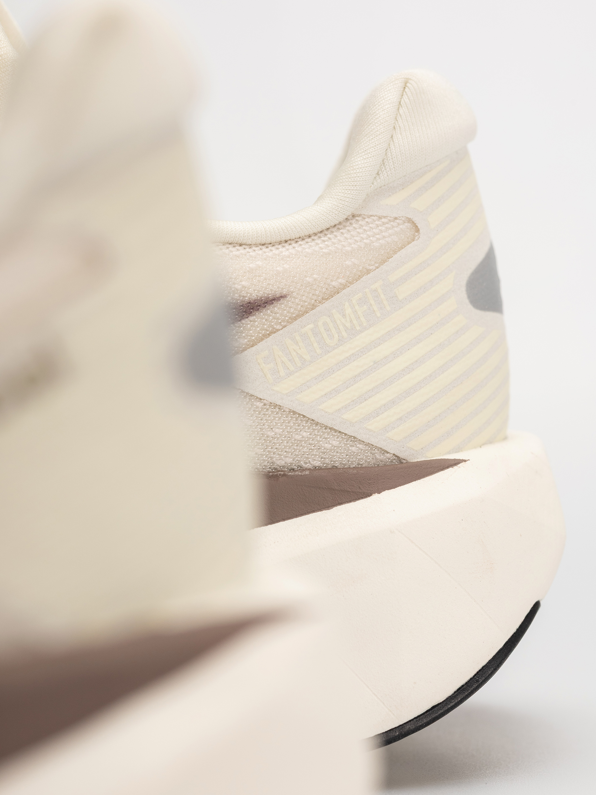 New Balance Fuelcell Rebel V5 Schuhe (angora)