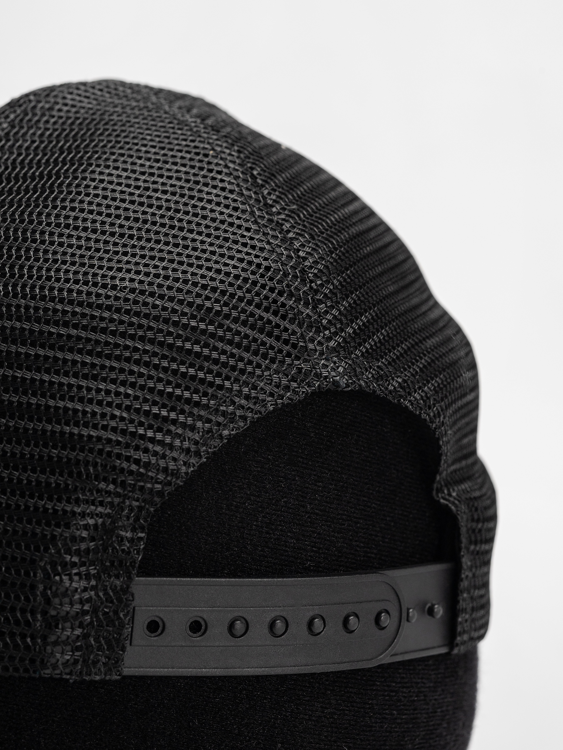 Carhartt WIP Heart Patch Trucker Cap (black)