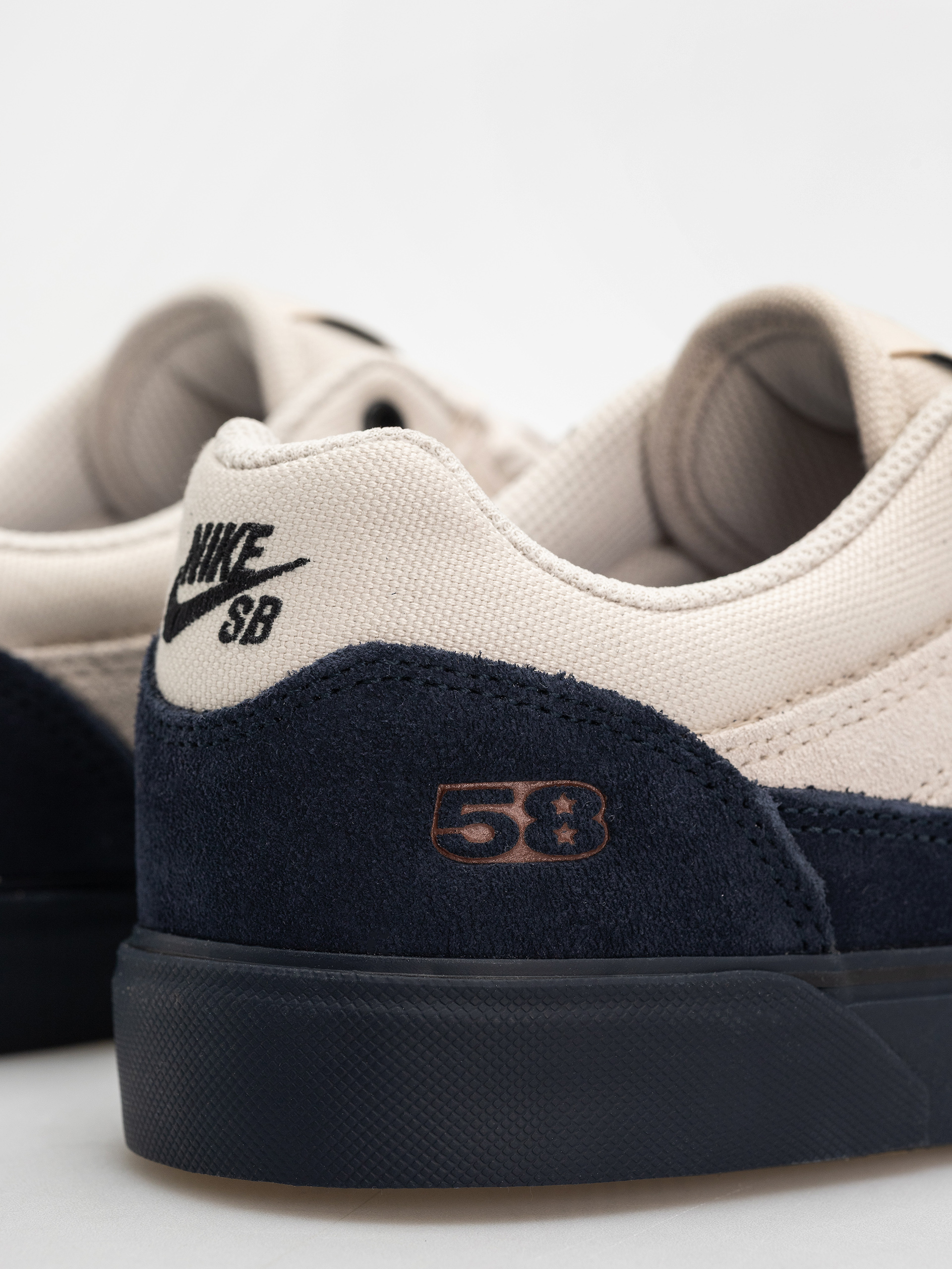 Nike SB Shoes Malor Te (lt khaki/black lt orewood brn)