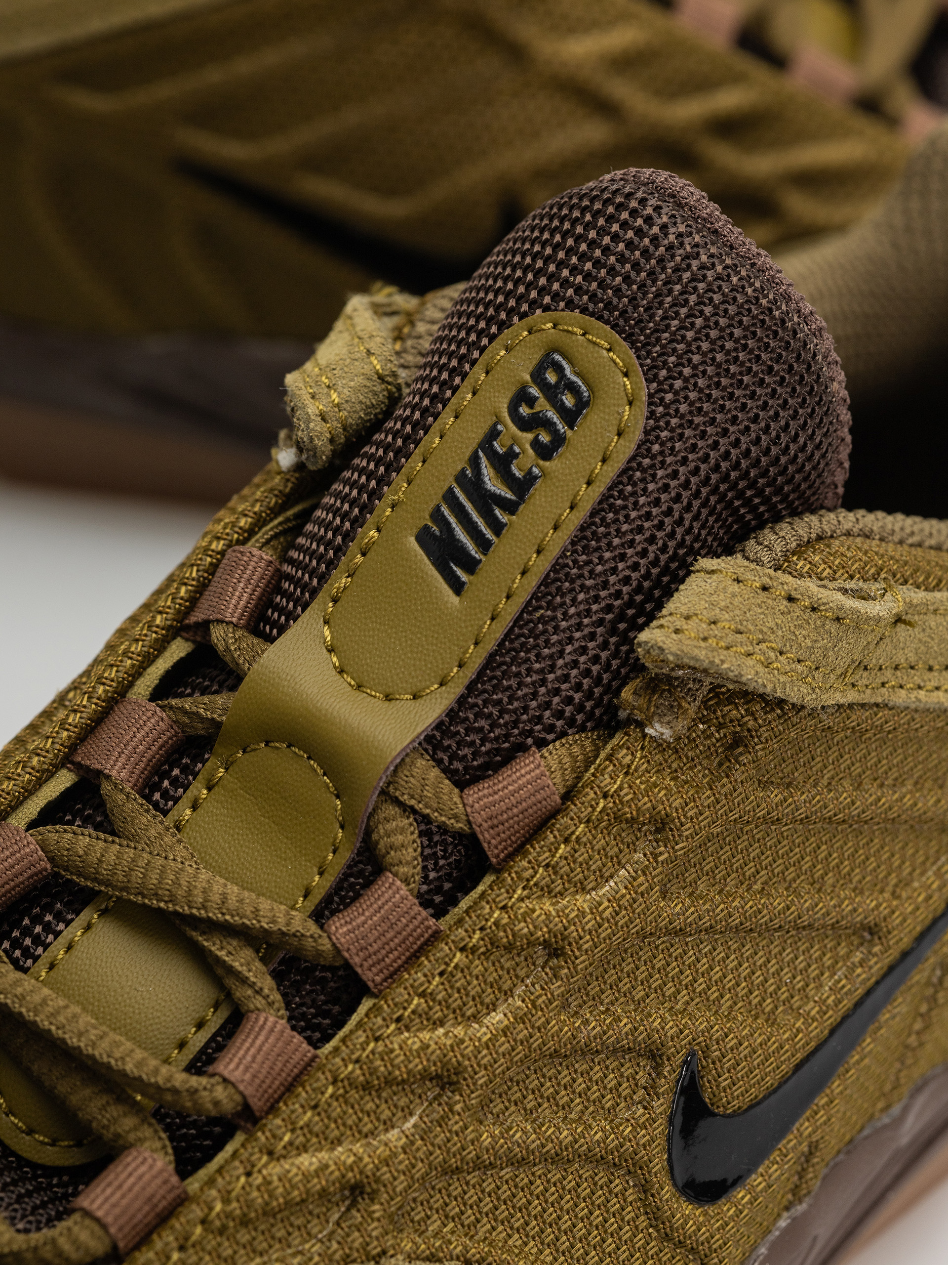 Nike SB Schuhe Vertebrae (olive flak/black baroque brown)