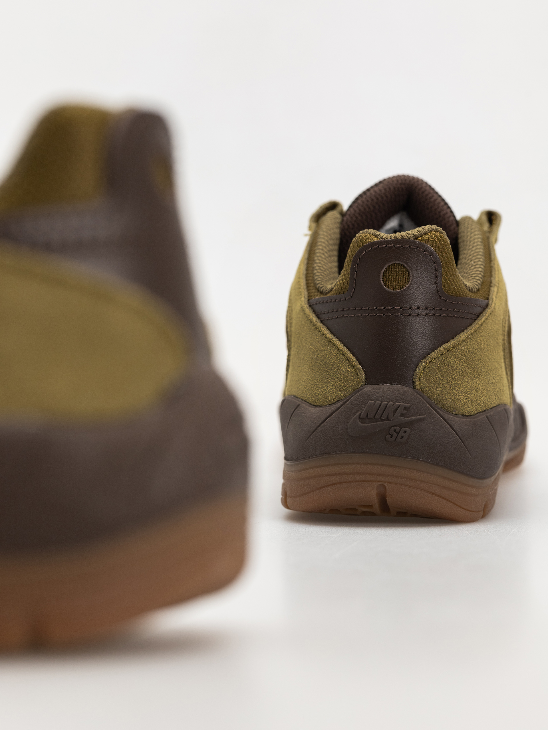 Nike SB Shoes Vertebrae (olive flak/black baroque brown)
