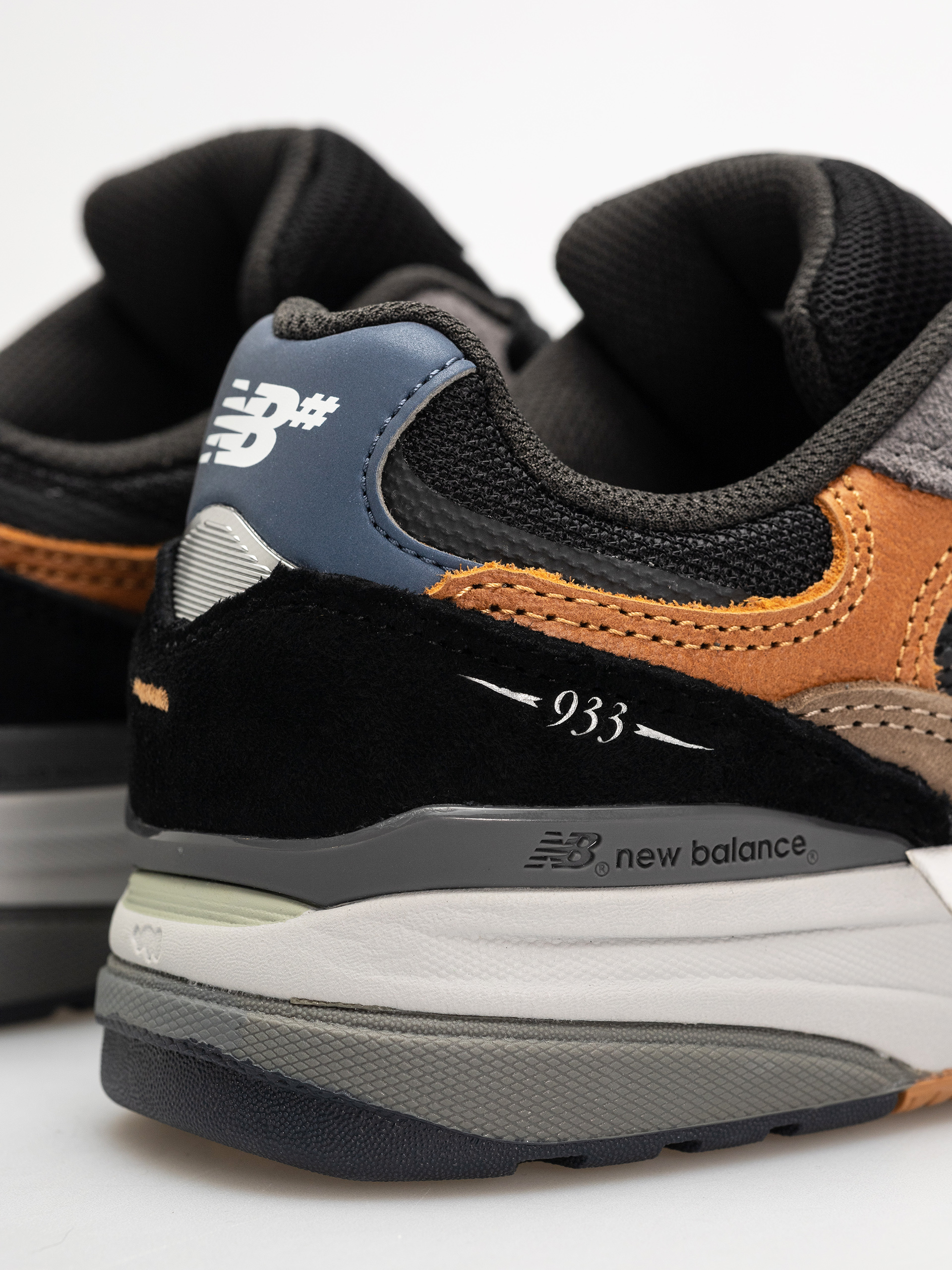 New Balance Shoes 933 (grey brown chestnut)